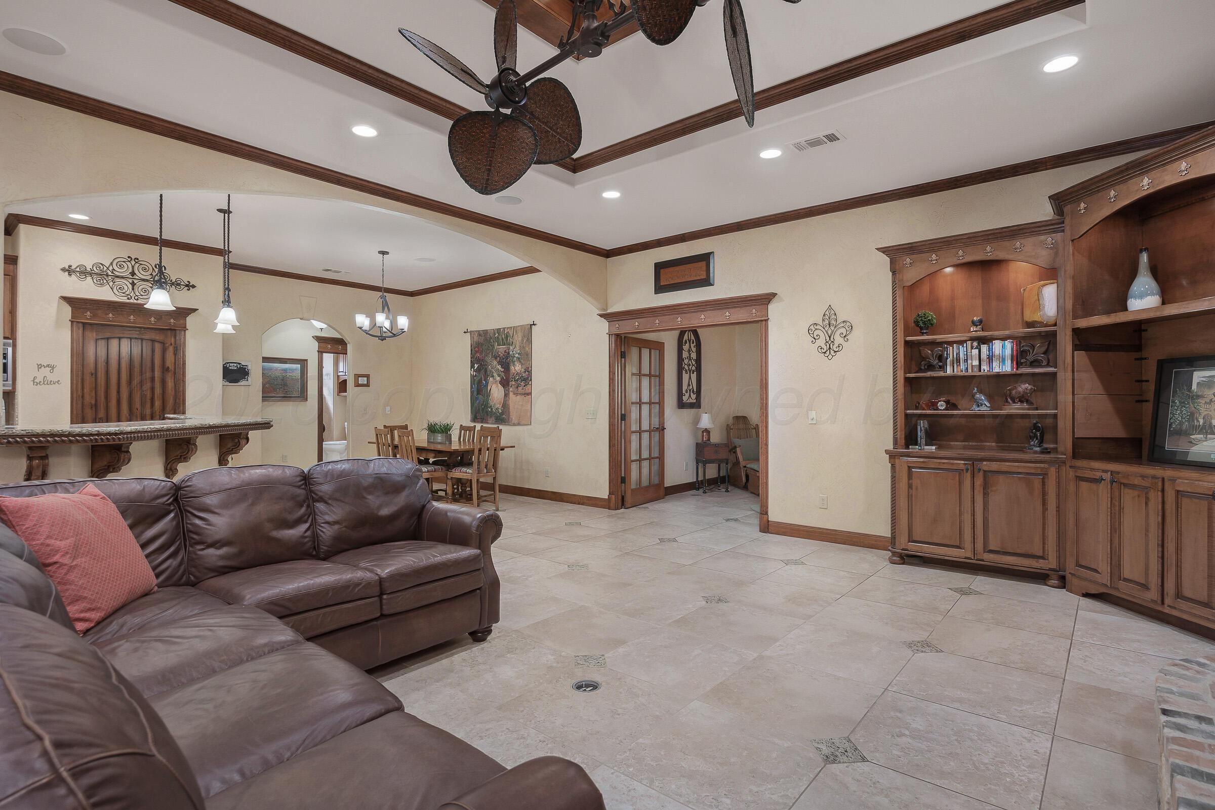 7813 Greenbriar Drive Property Photo 9