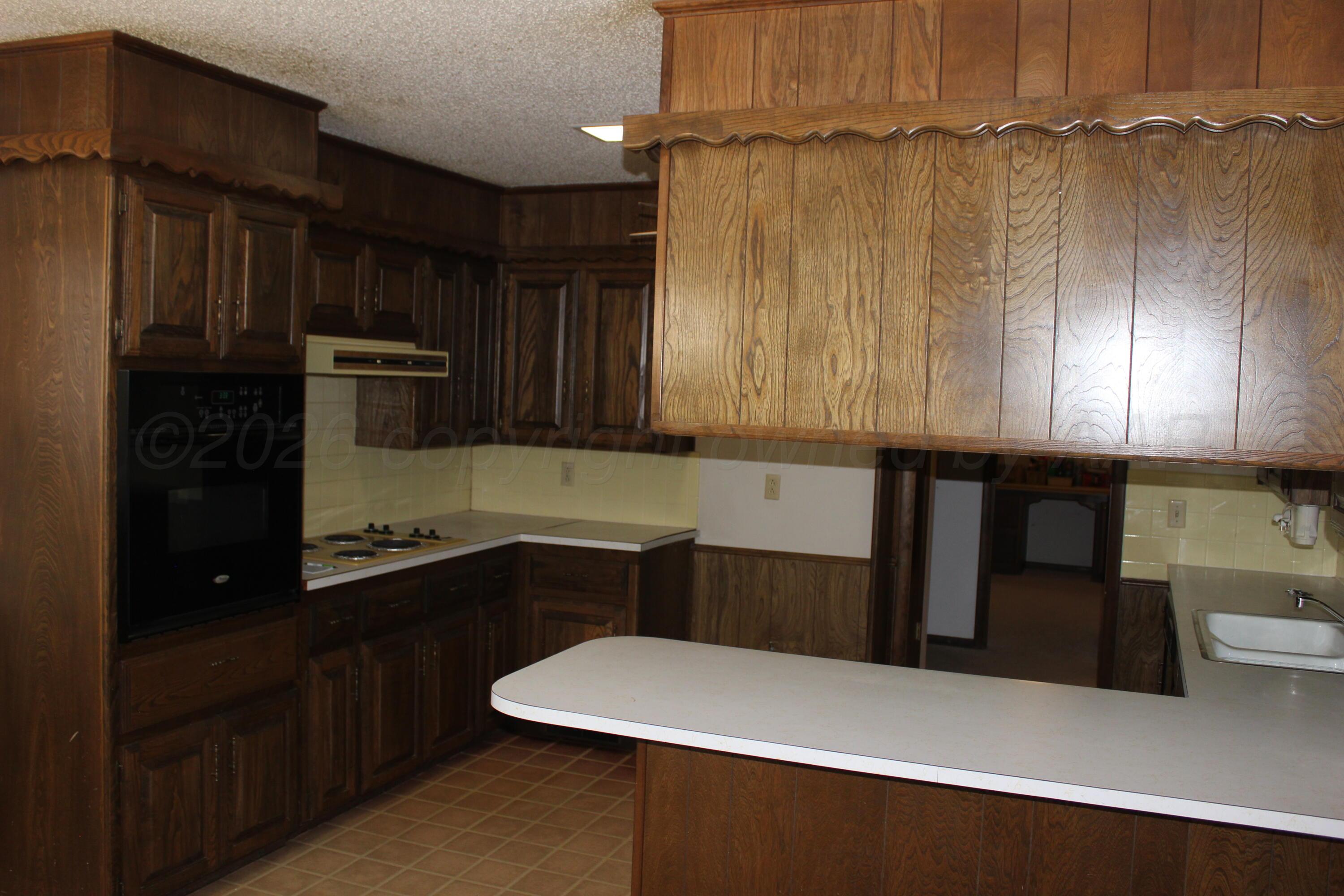 344 N Elm Street Property Photo 4