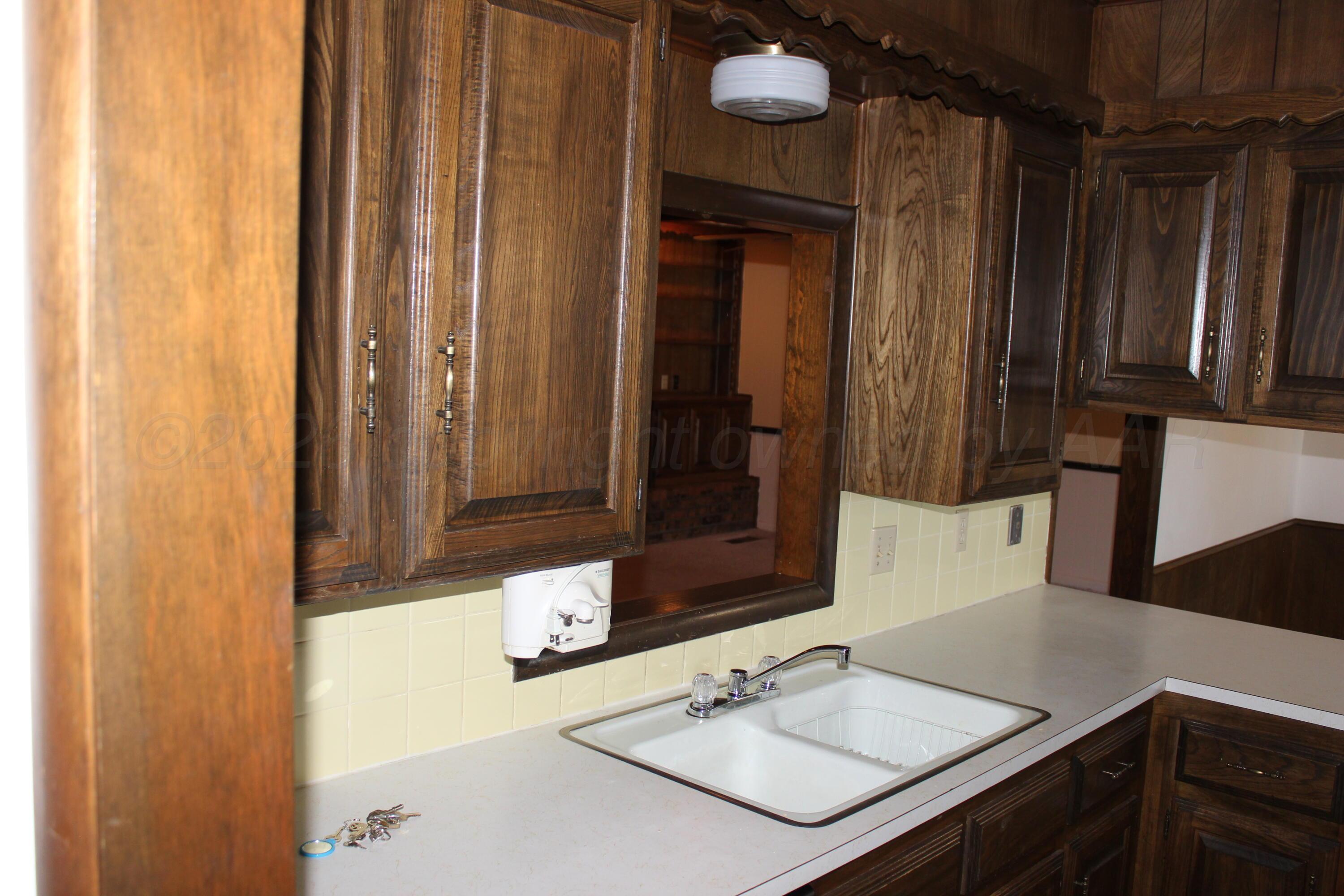 344 N Elm Street Property Photo 6