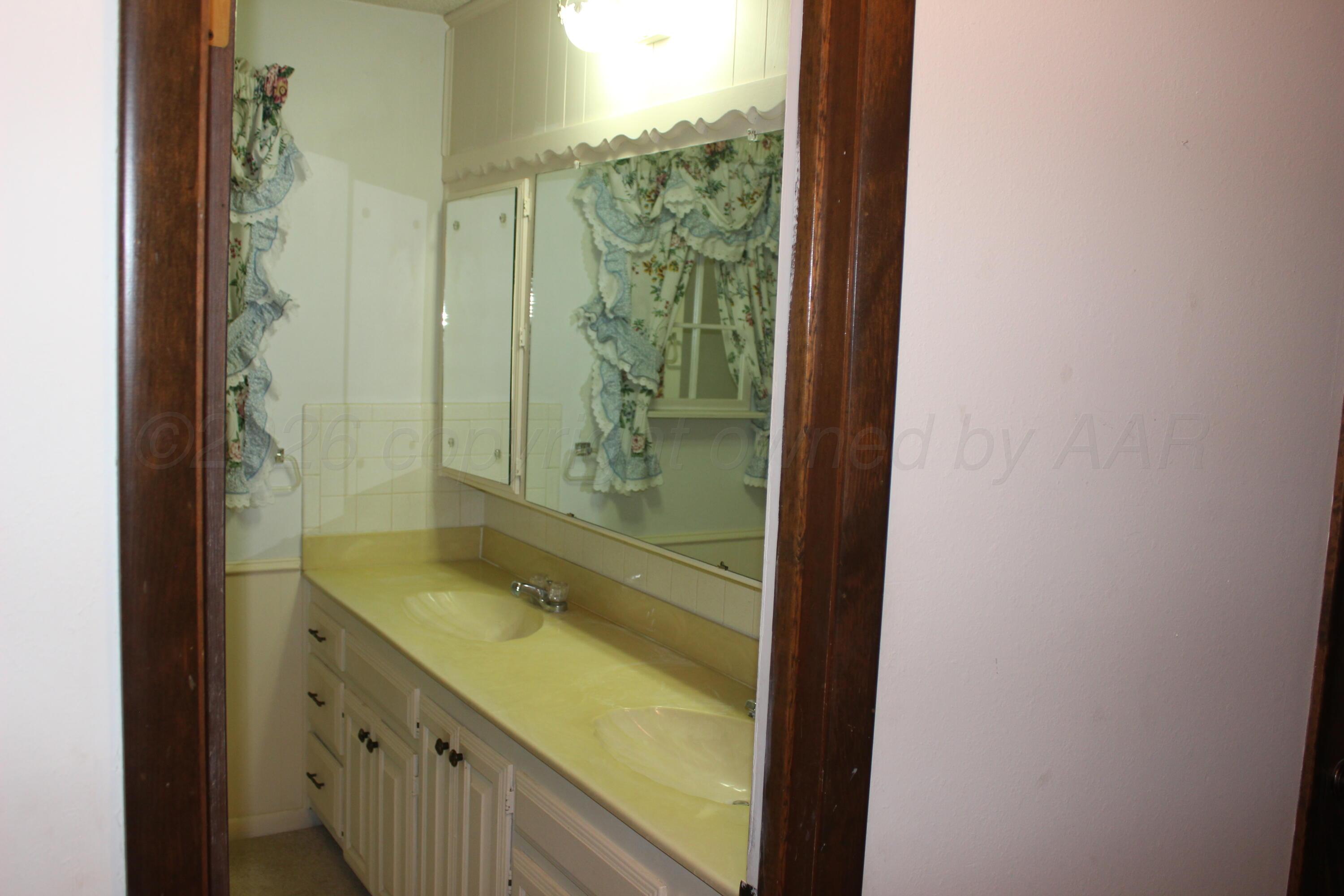 344 N Elm Street Property Photo 9