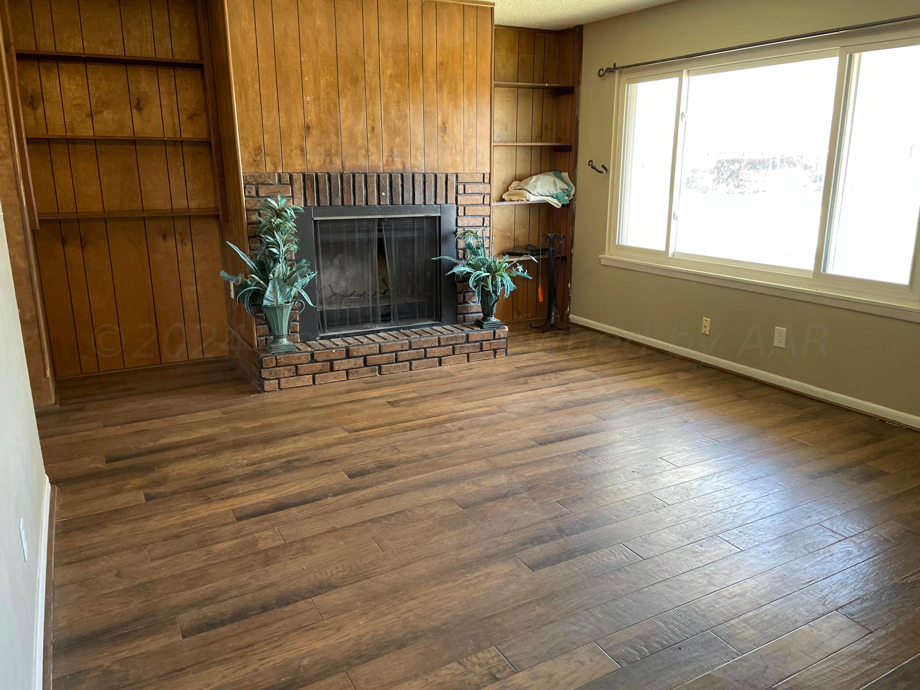 2014 S Drake Drive Property Photo 2