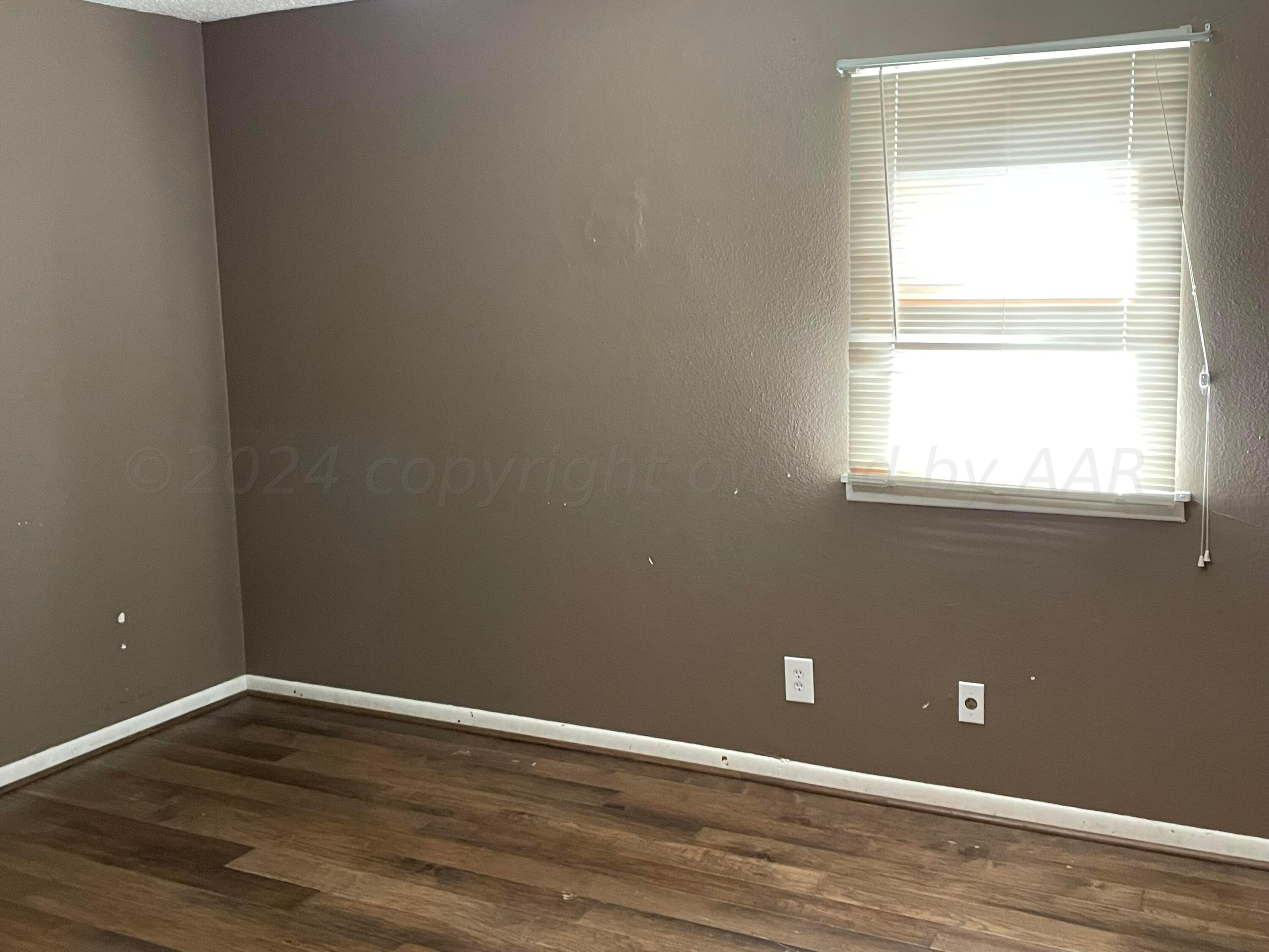2014 S Drake Drive Property Photo 6