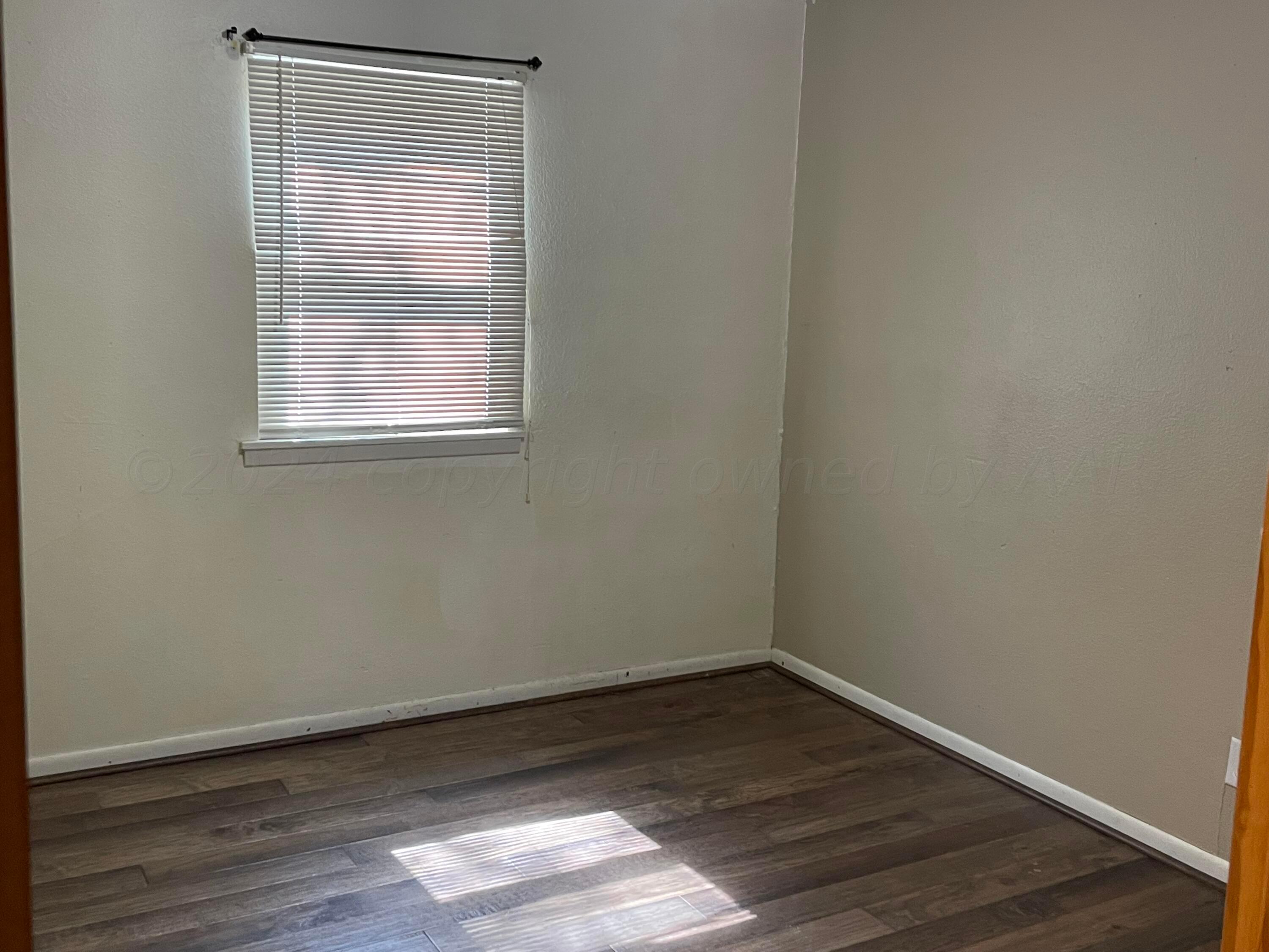 2014 S Drake Drive Property Photo 7
