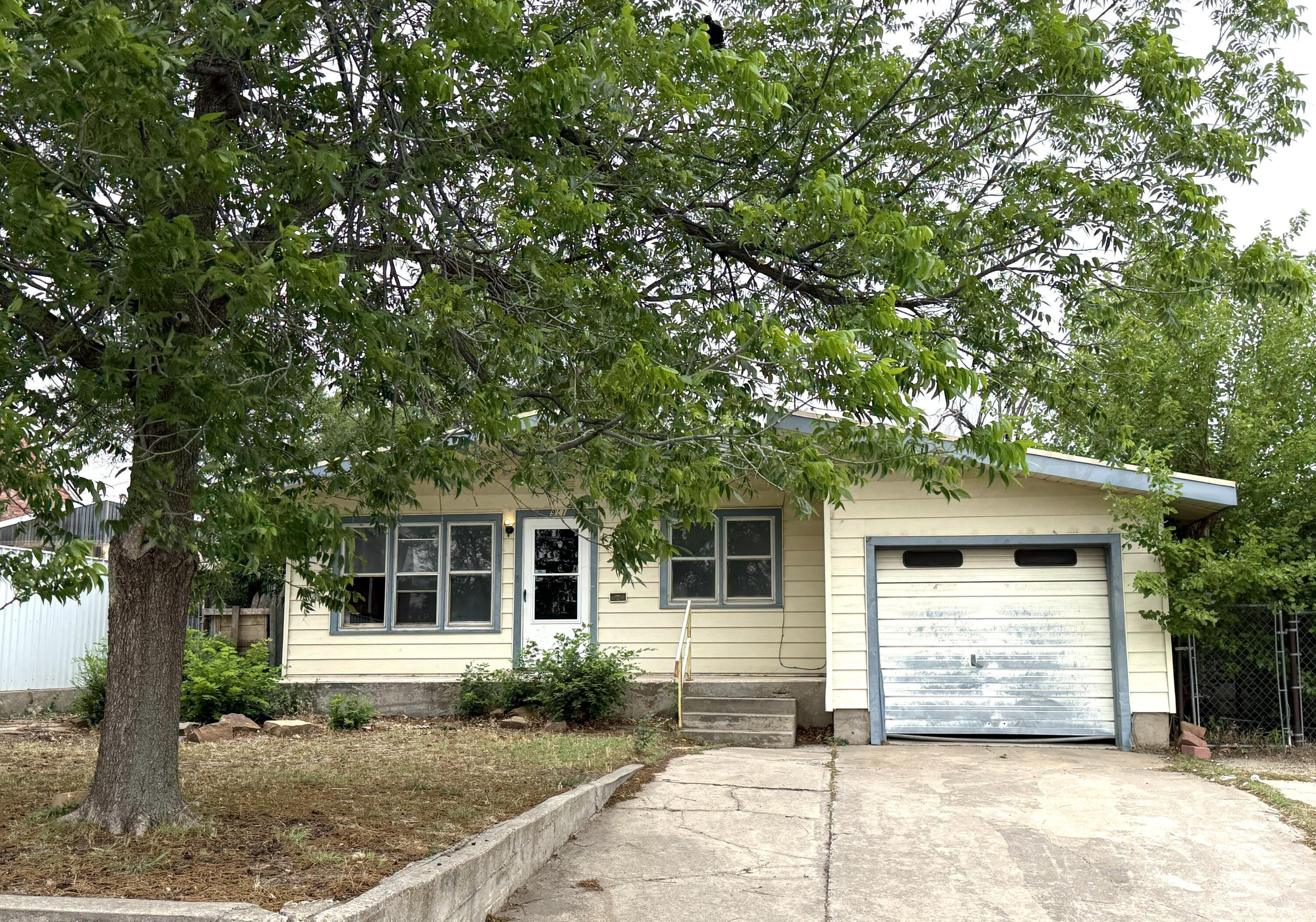 911 N Duncan Street Property Photo 2