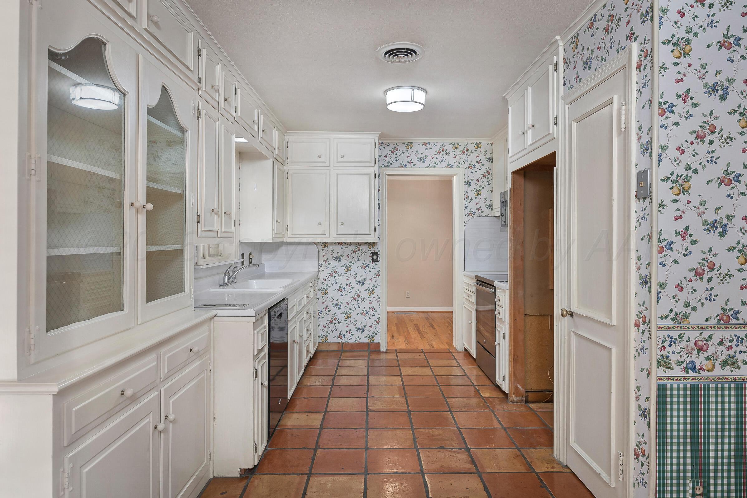 1213 S Bryan Street Property Photo 13