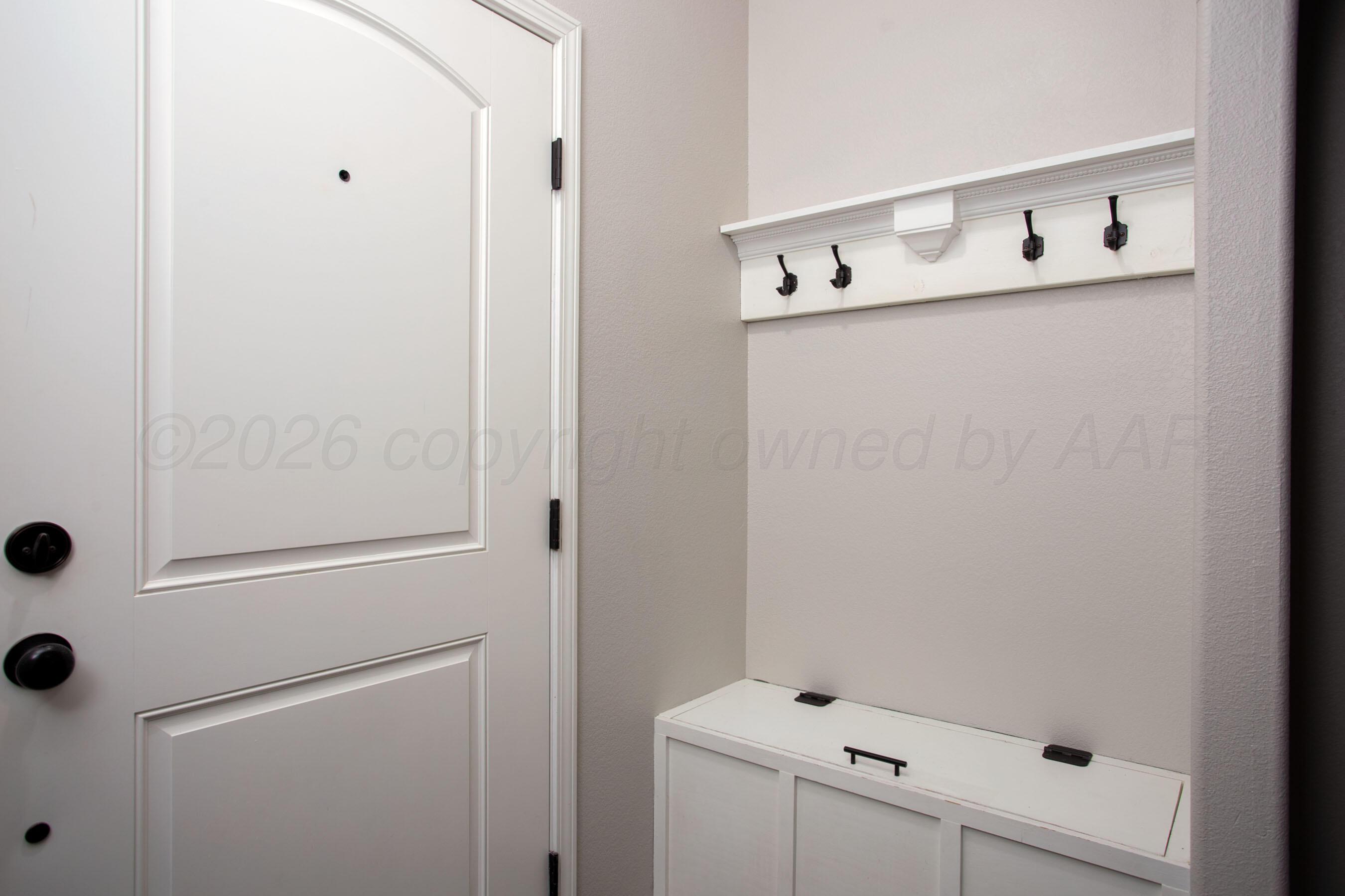 9605 Asher Avenue Property Photo 11