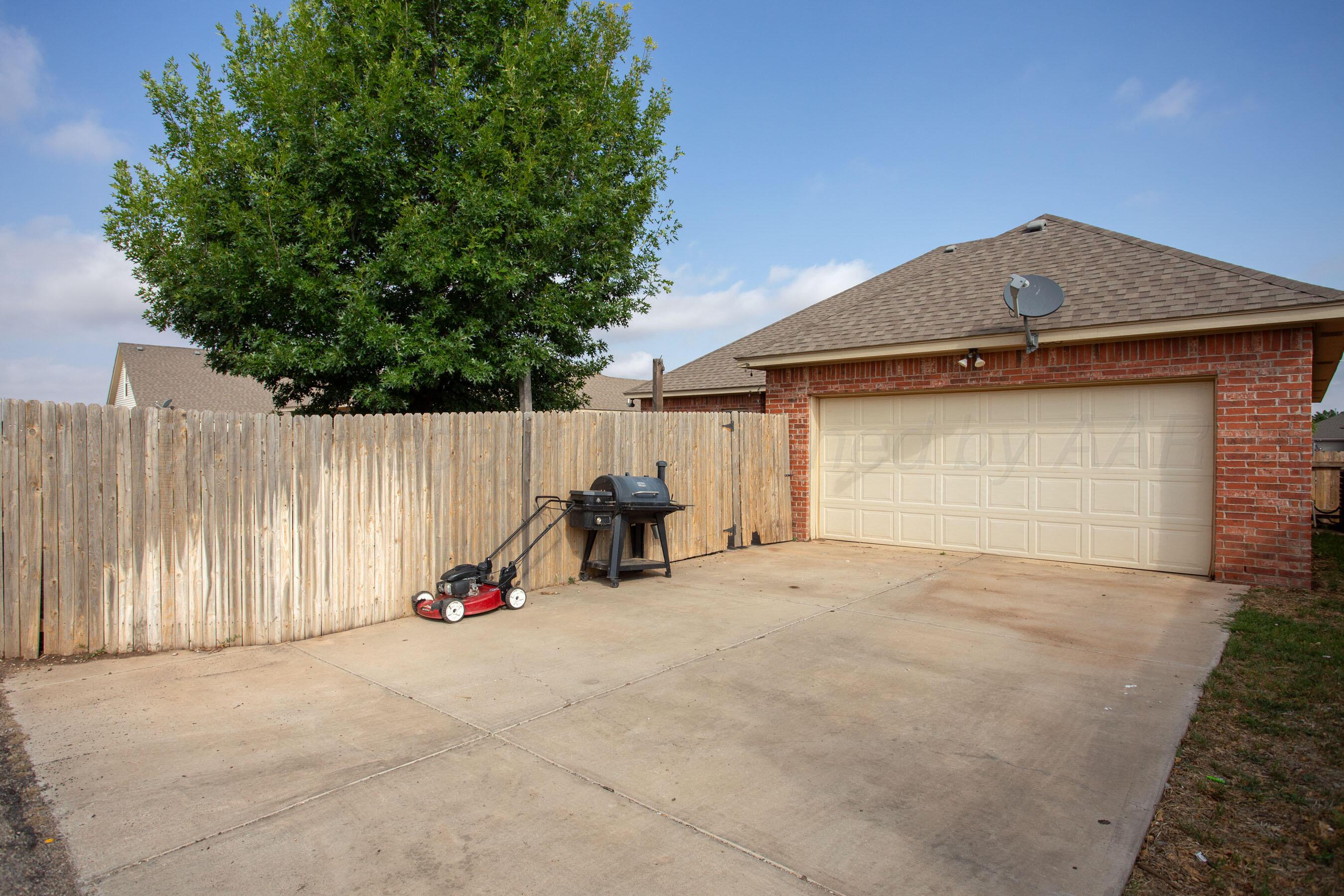 9605 Asher Avenue Property Photo 24
