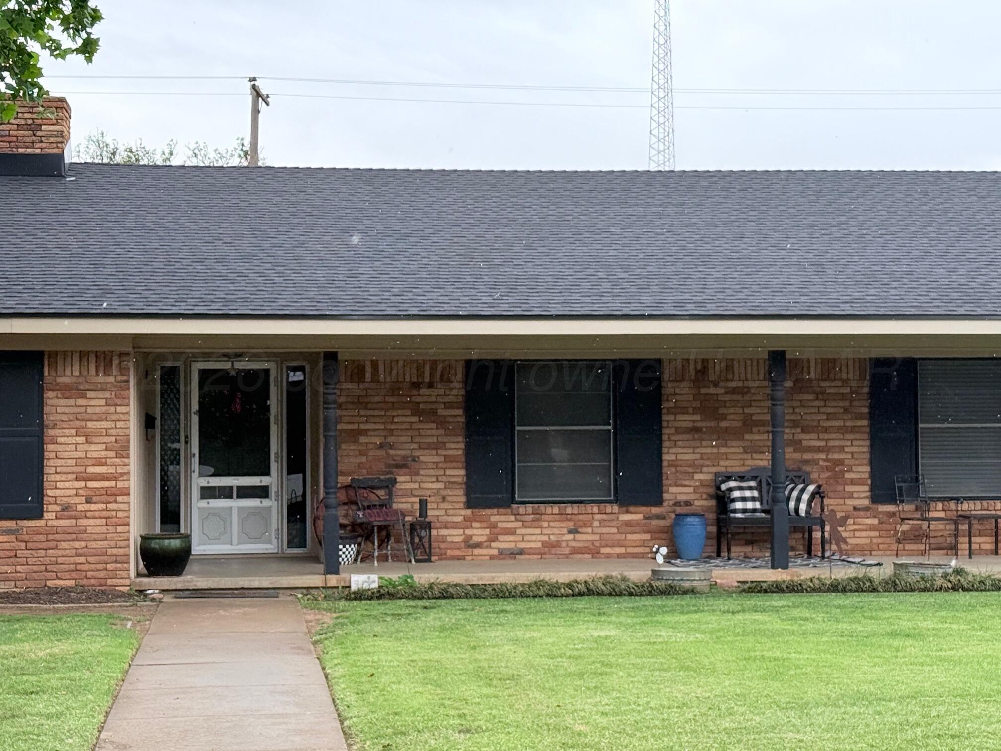 733 W Oak Street Property Photo 4