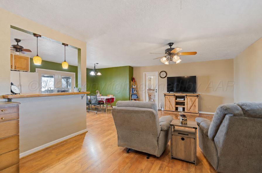 1108 Hawley Street Property Photo 5