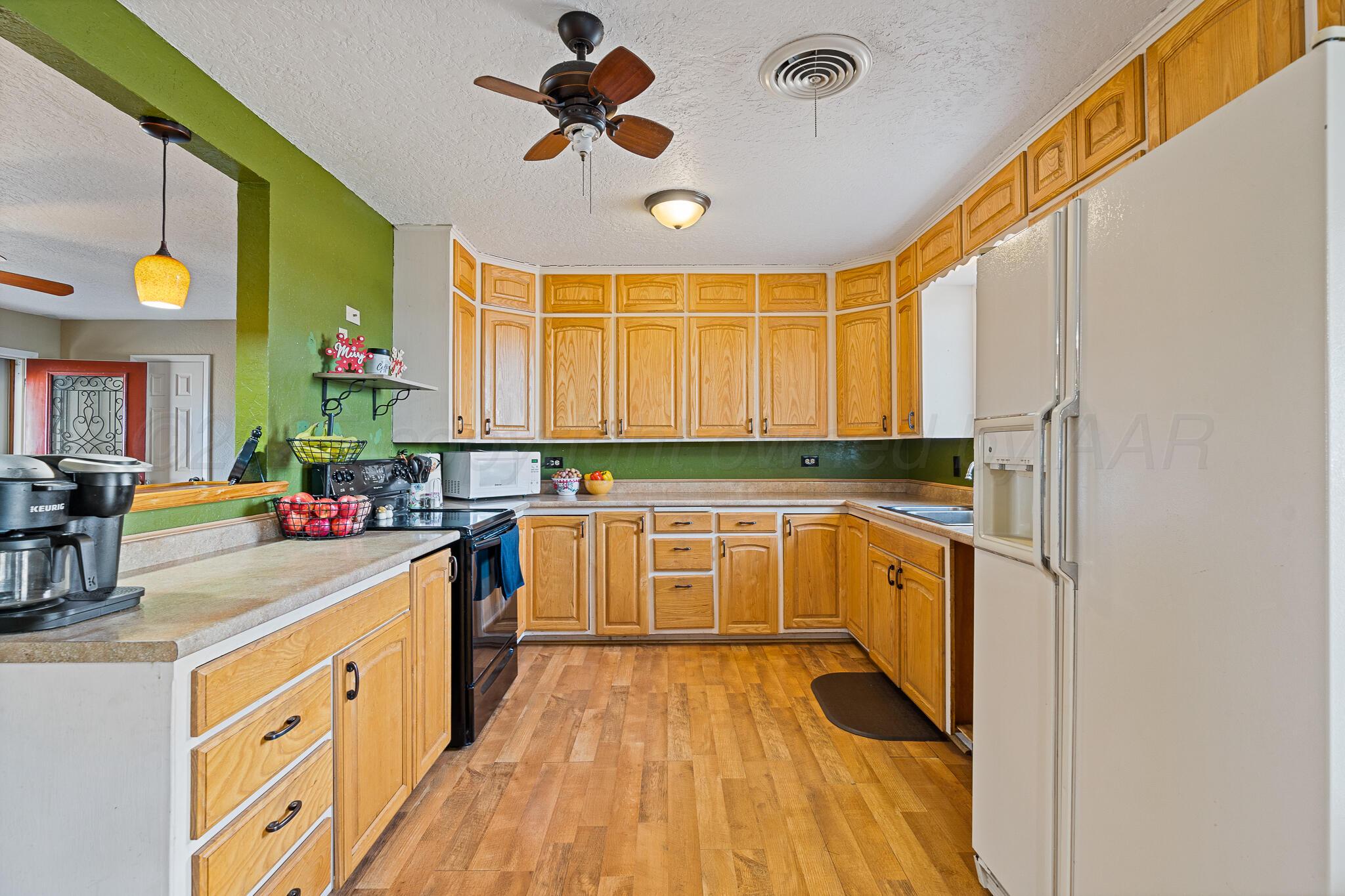 1108 Hawley Street Property Photo 8