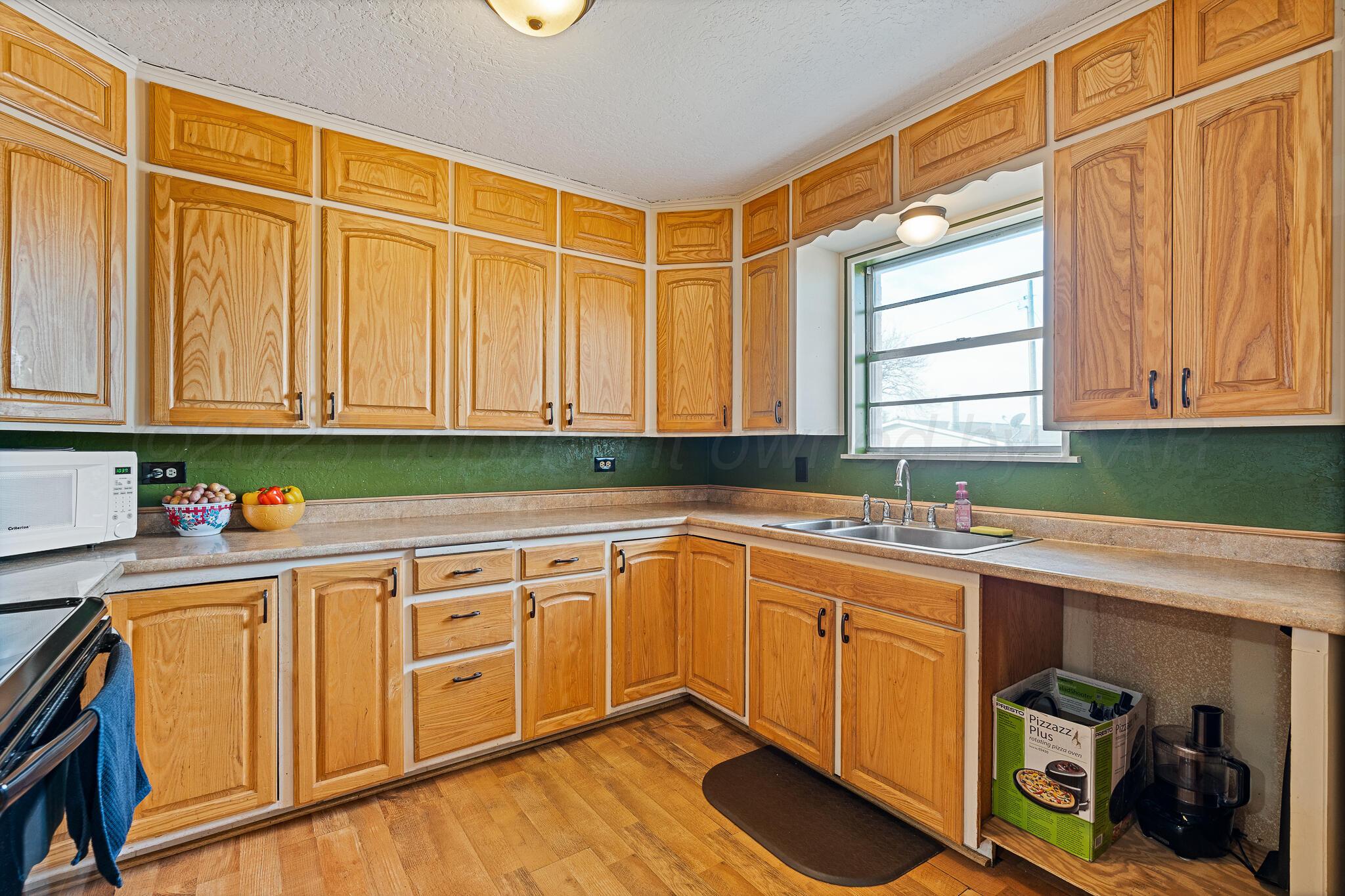 1108 Hawley Street Property Photo 9