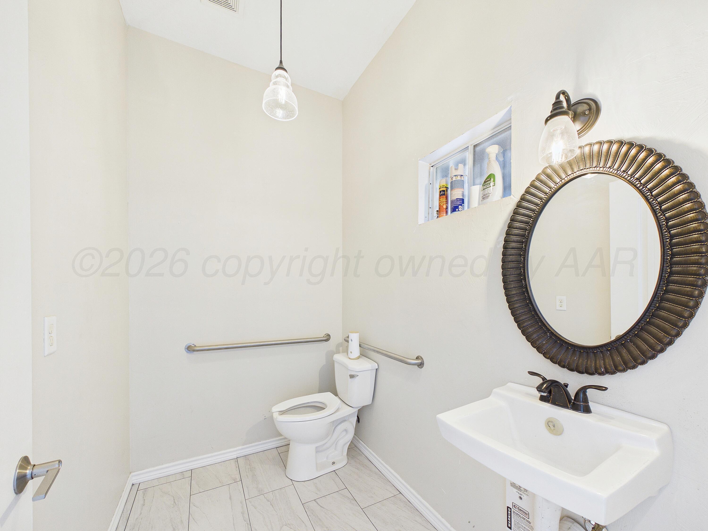 3901 E Interstate 40 Drive Property Photo 9