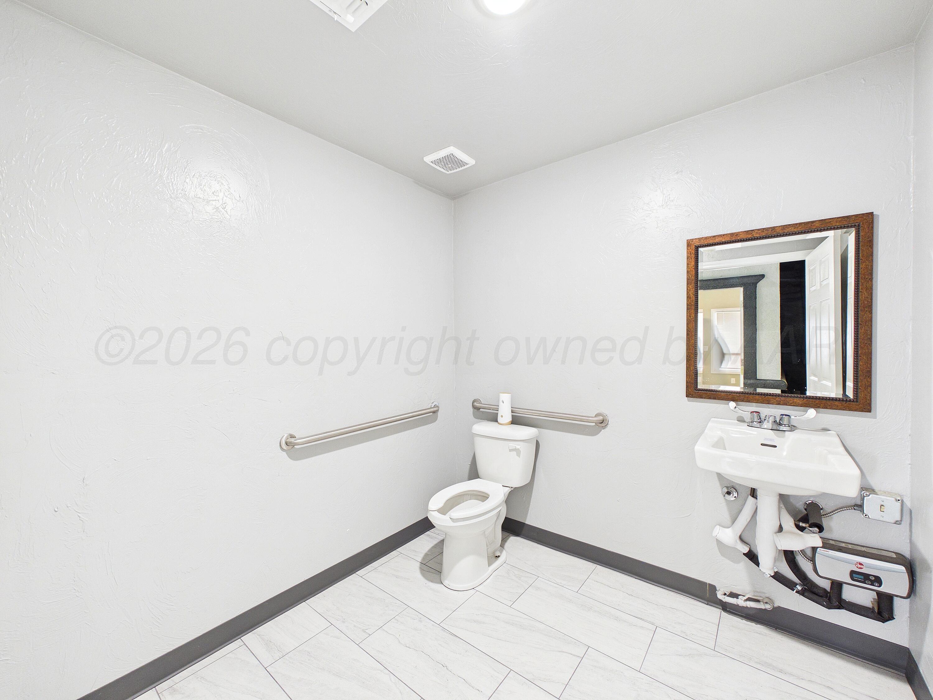 3901 E Interstate 40 Drive Property Photo 12
