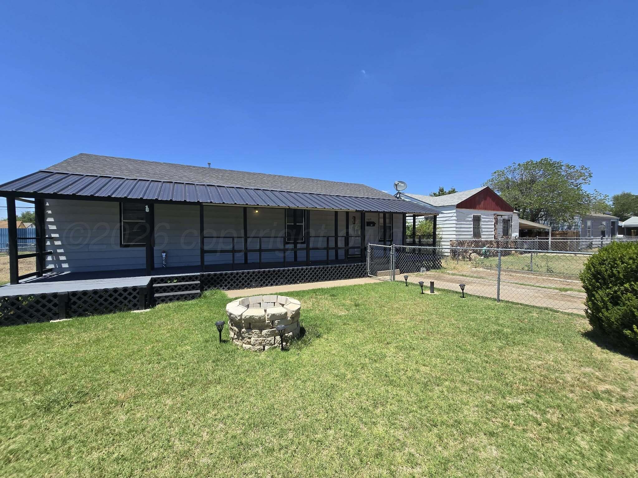 1619 N Highland Property Photo 2