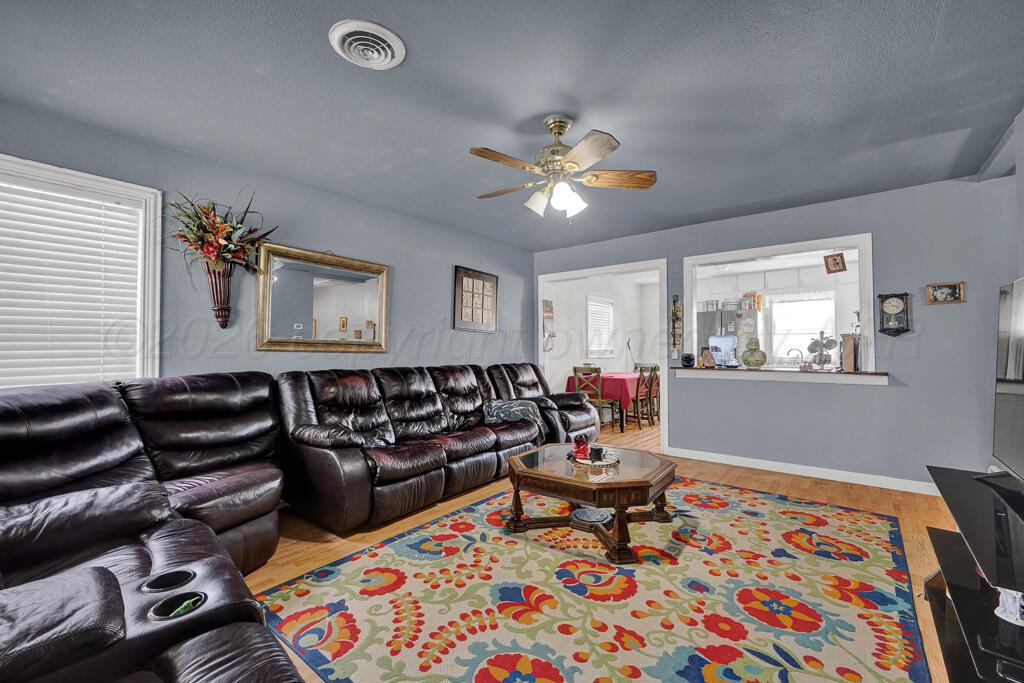2406 Brook Avenue Property Photo 5