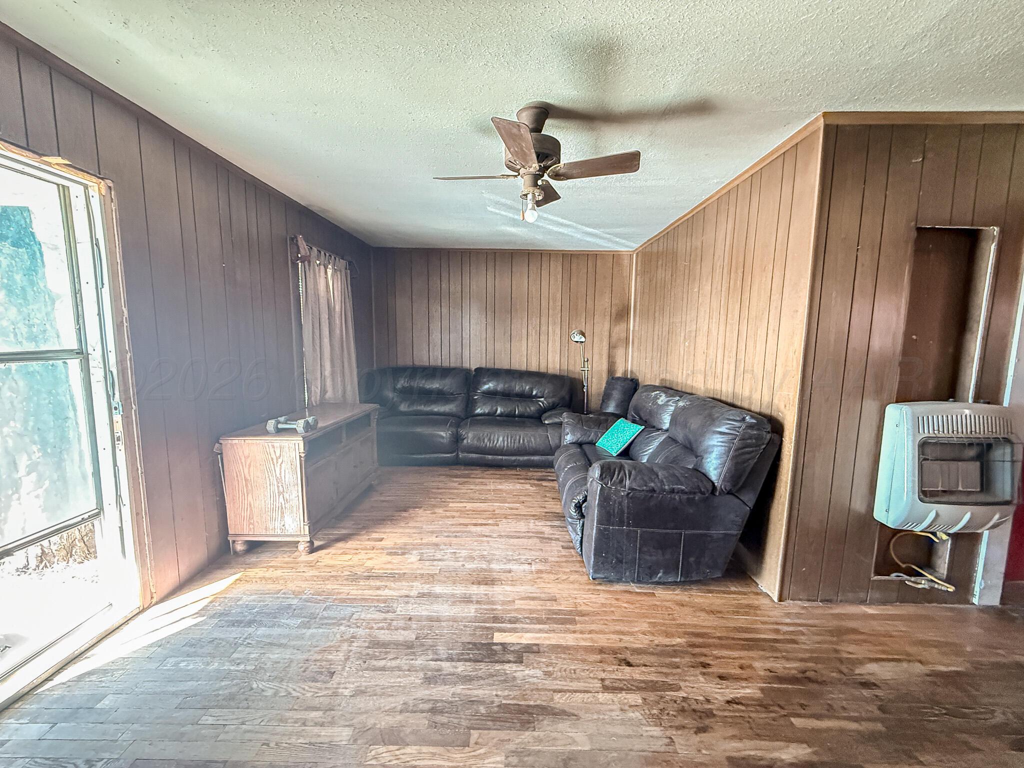628 E Foster Avenue Property Photo 3