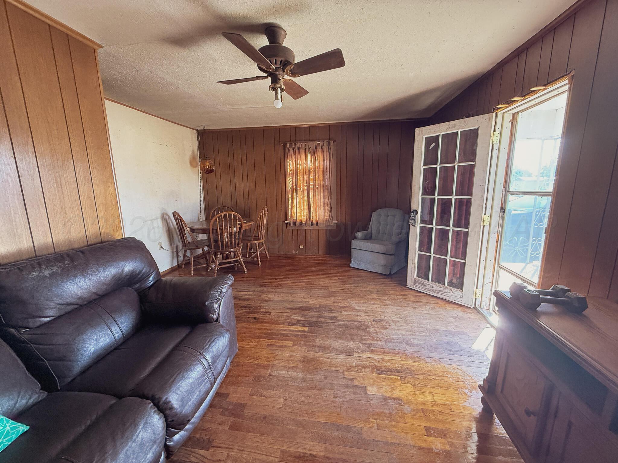 628 E Foster Avenue Property Photo 4