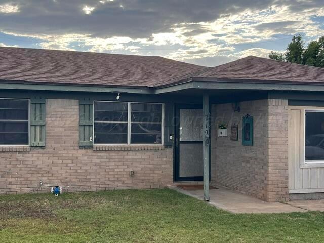 710 Steele Drive Property Photo 2
