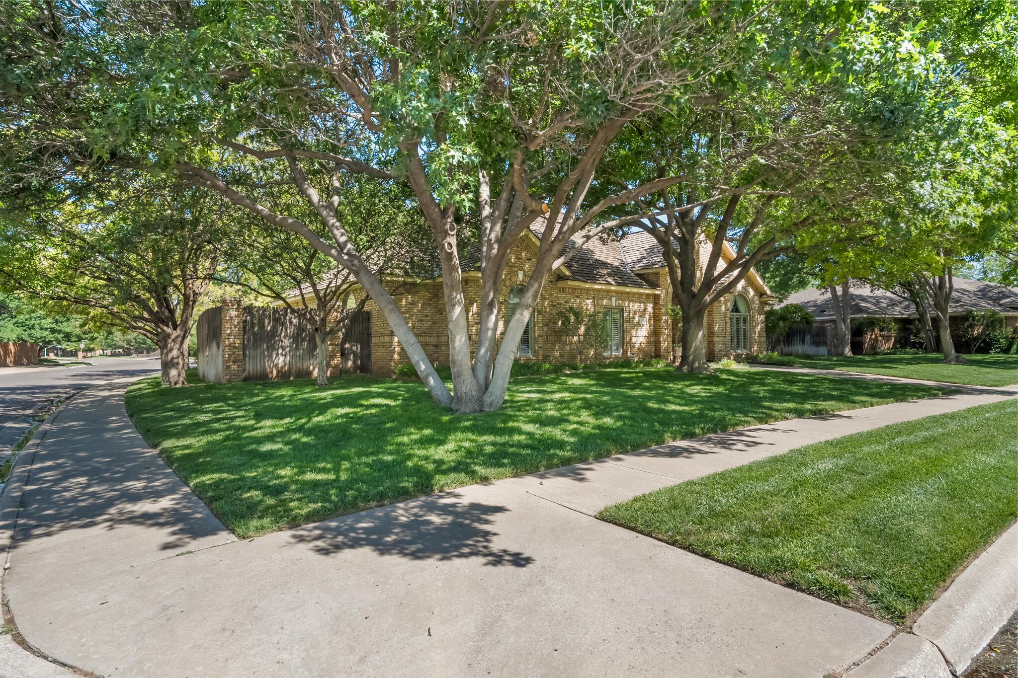 6710 Stoneham Drive Property Photo 3