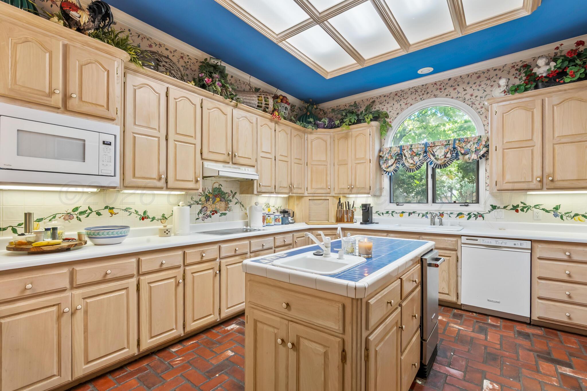 6710 Stoneham Drive Property Photo 8