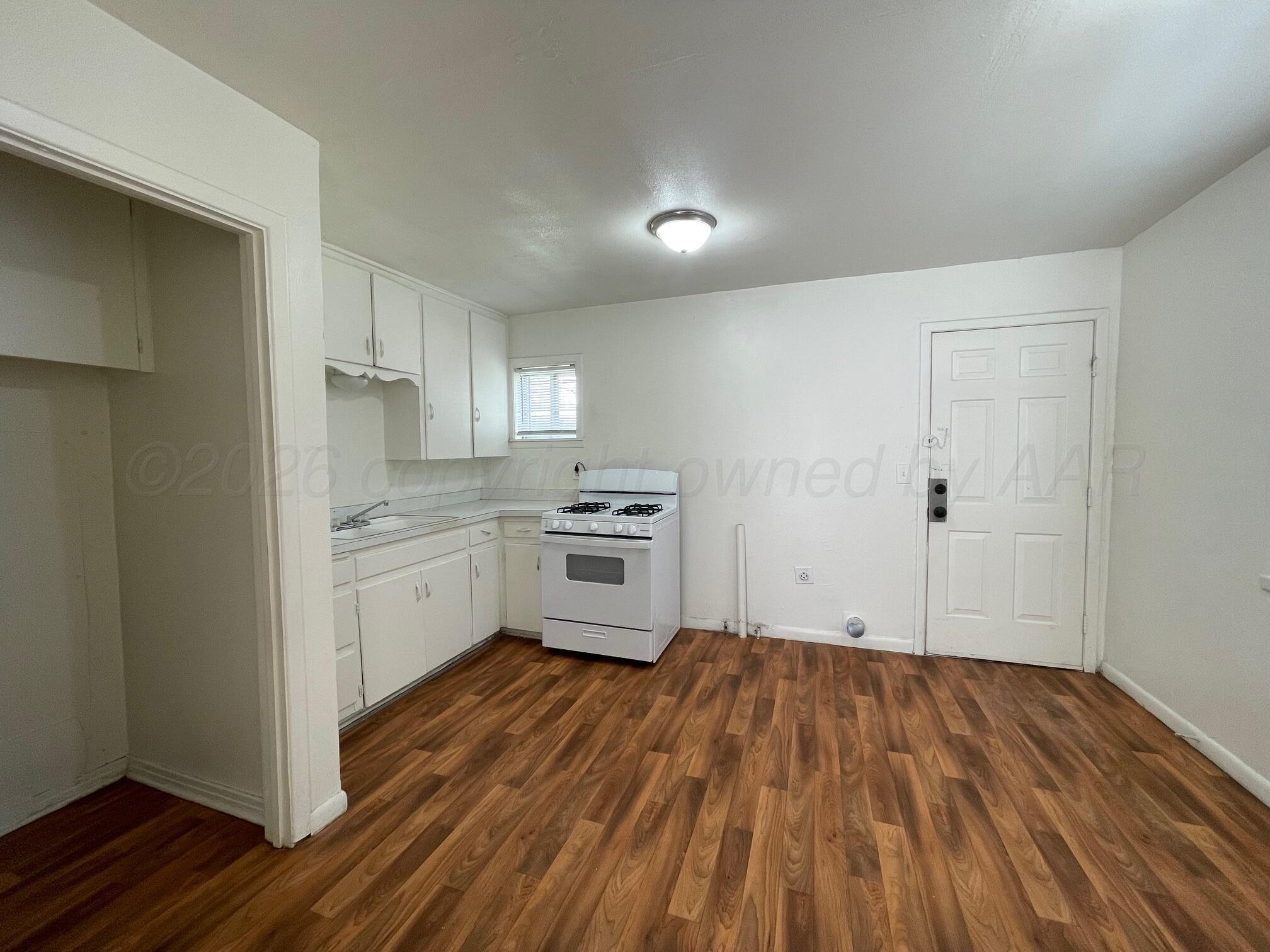 2005 N Manhattan Street Property Photo 3