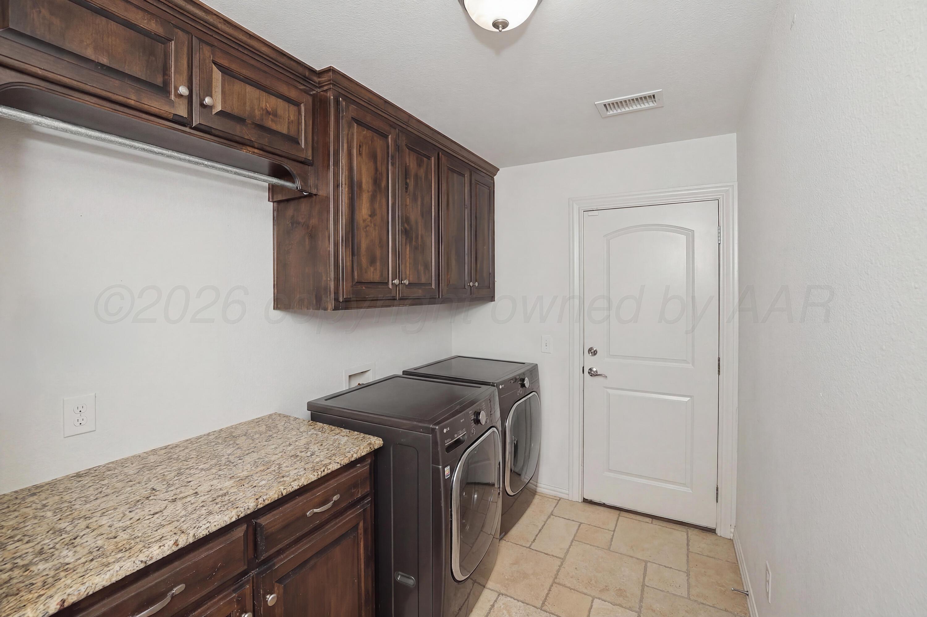 10 Sandra Lane Property Photo 15