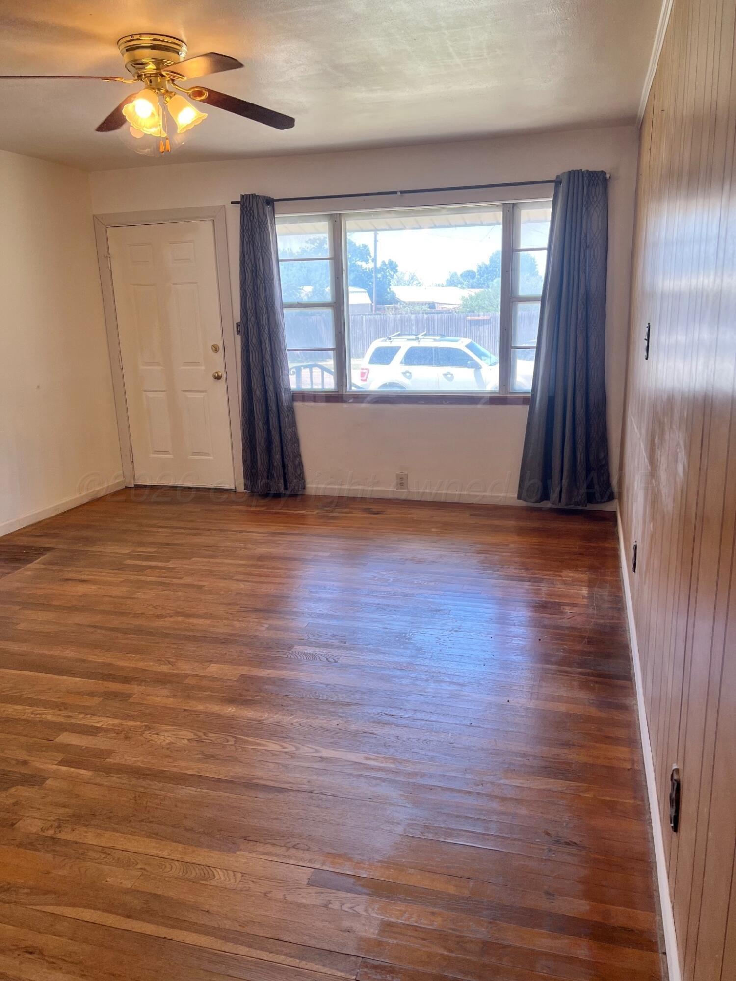 203 W 12th Avenue Property Photo 3
