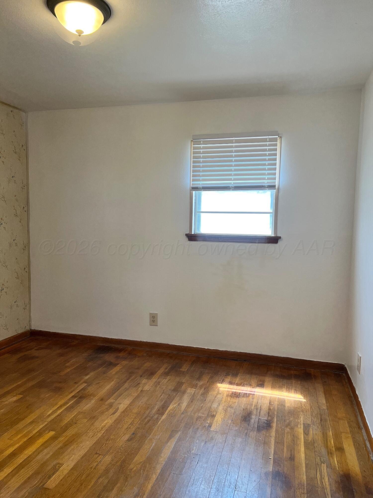 203 W 12th Avenue Property Photo 6