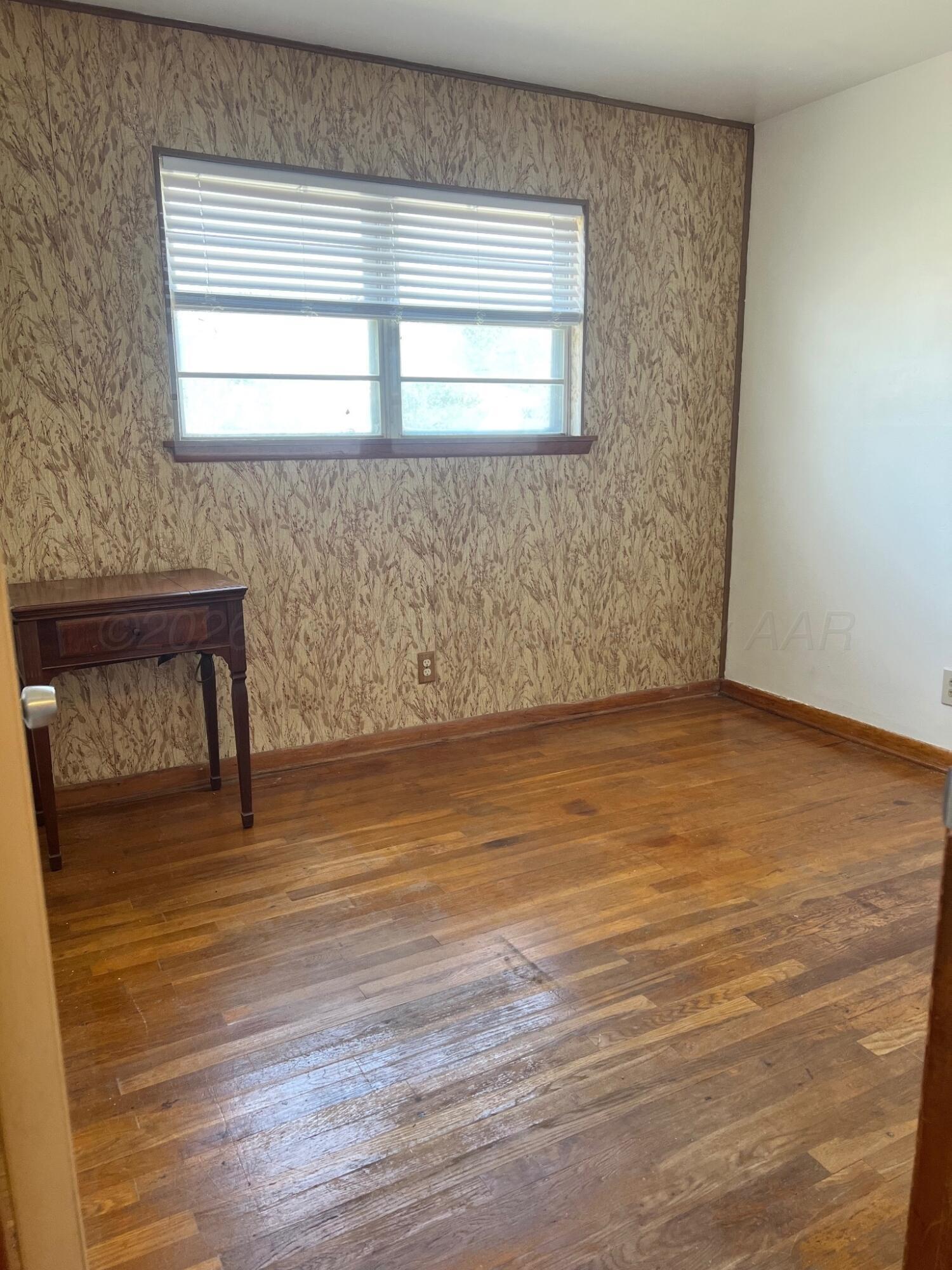 203 W 12th Avenue Property Photo 11
