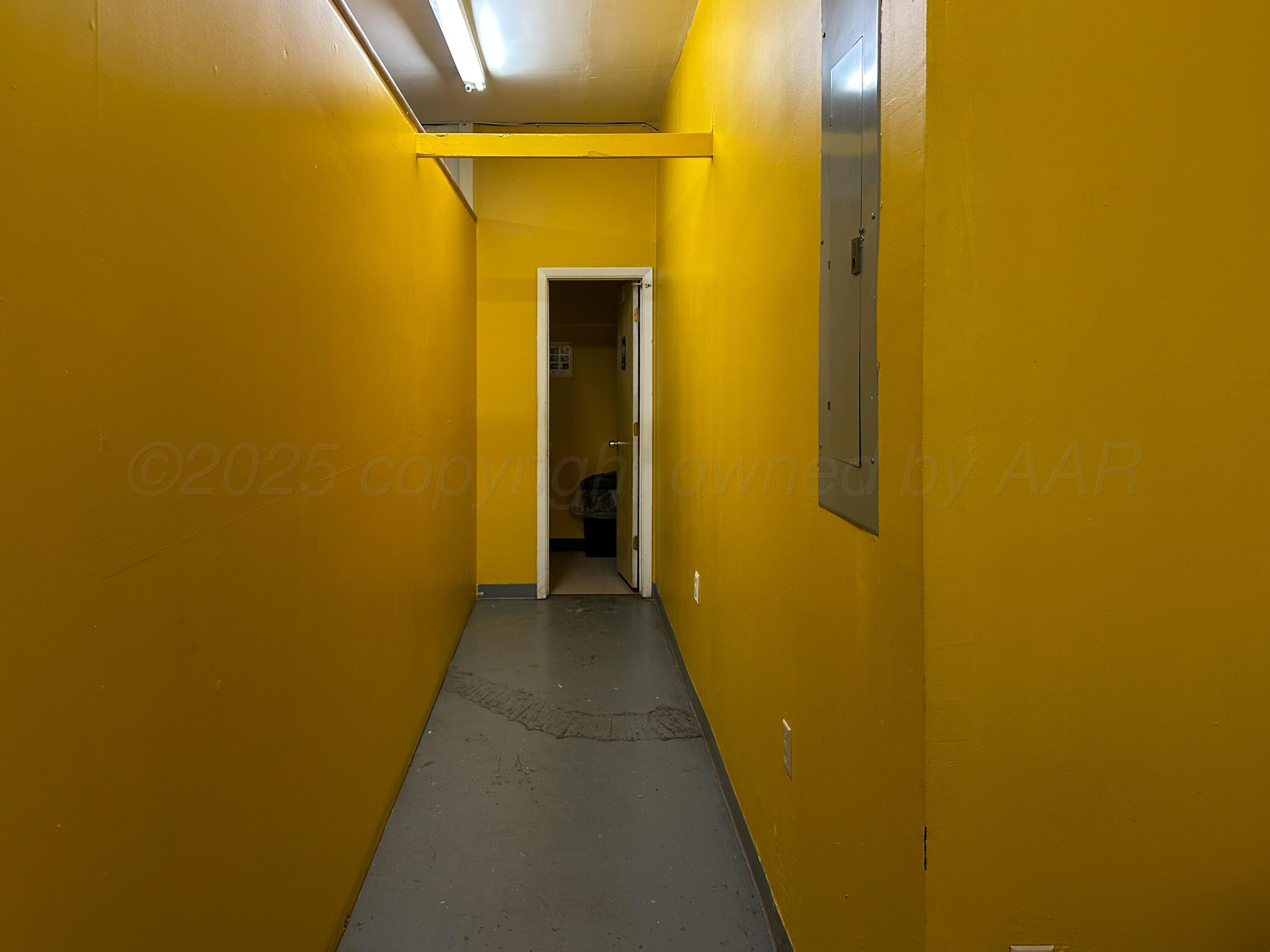 109 W Broadway Street Property Photo 4