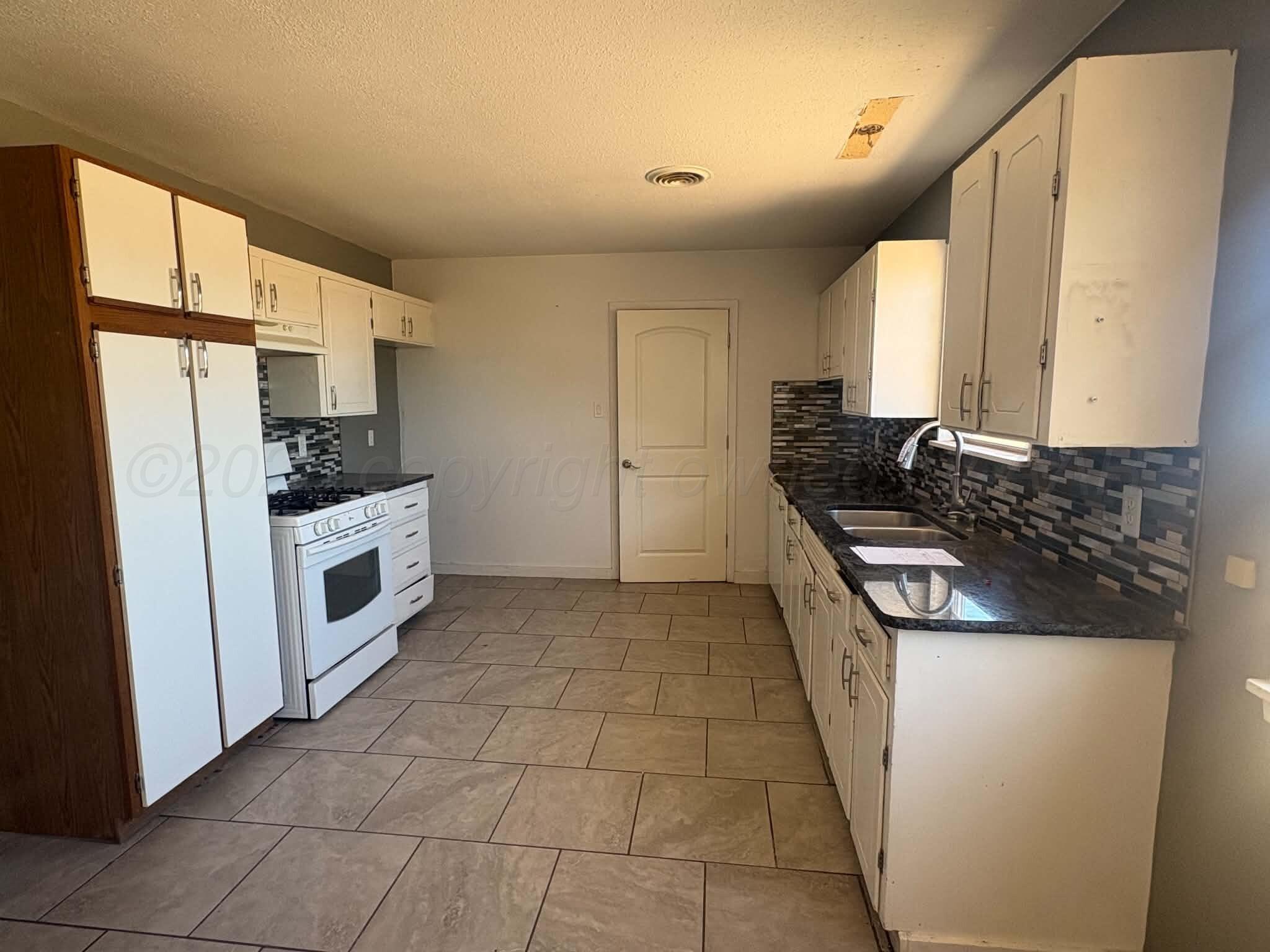 1015 Pecan Street Property Photo 5