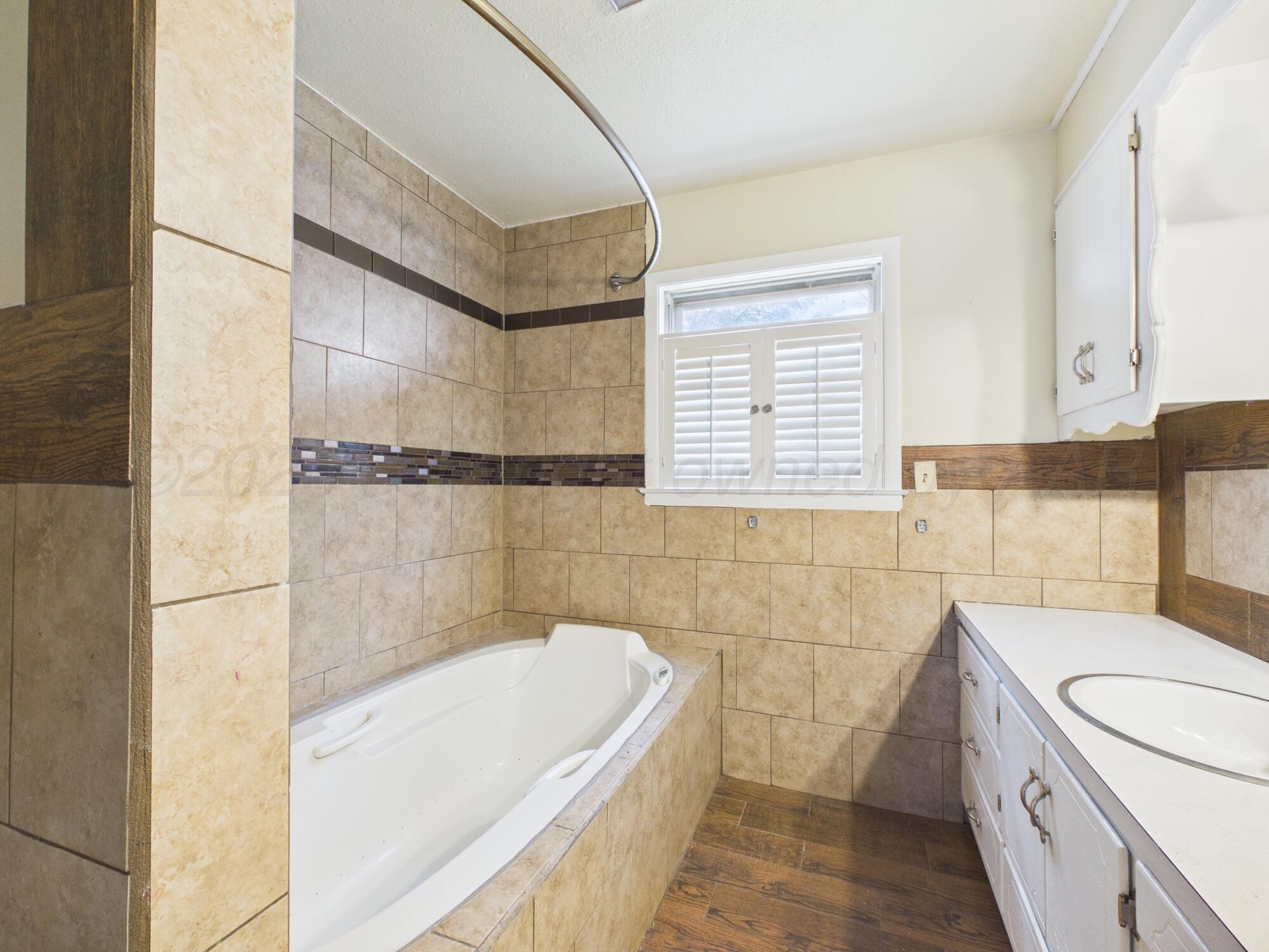 410 Mills Avenue Property Photo 10
