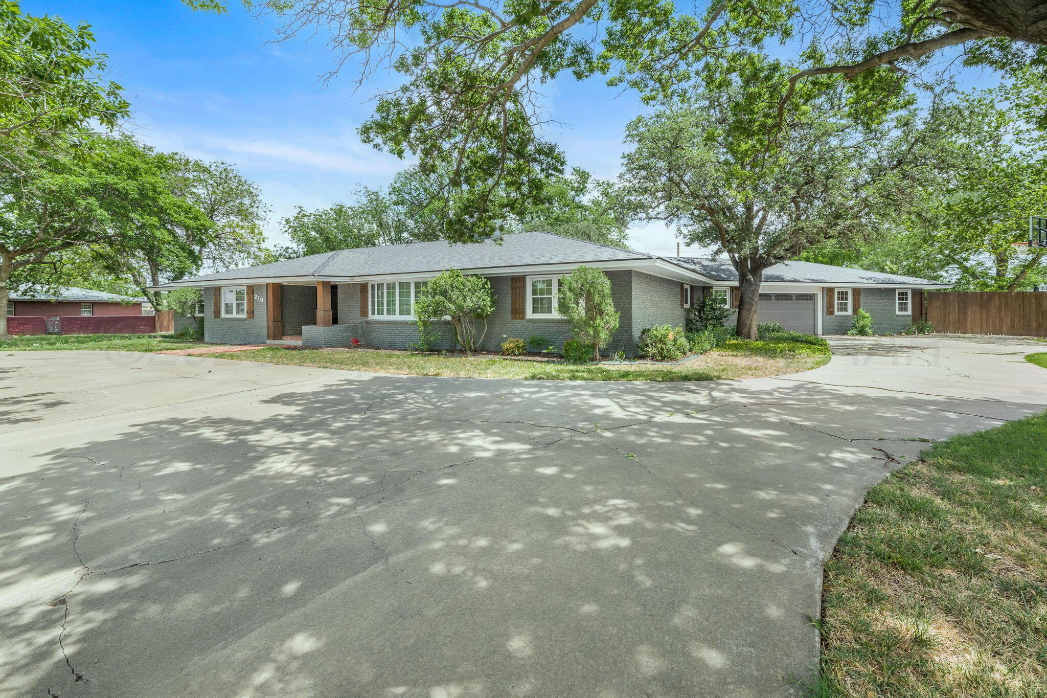 210 N Texas Avenue Property Photo 1