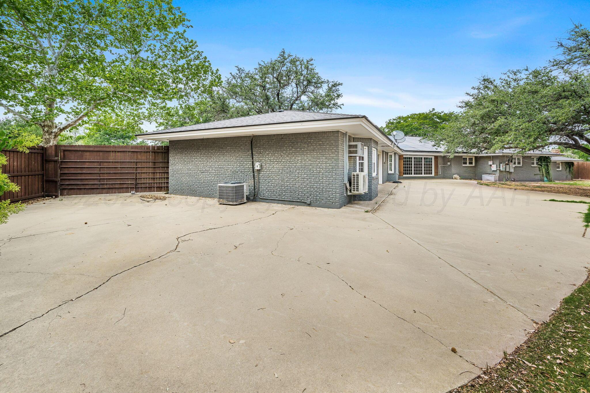 210 N Texas Avenue Property Photo 6