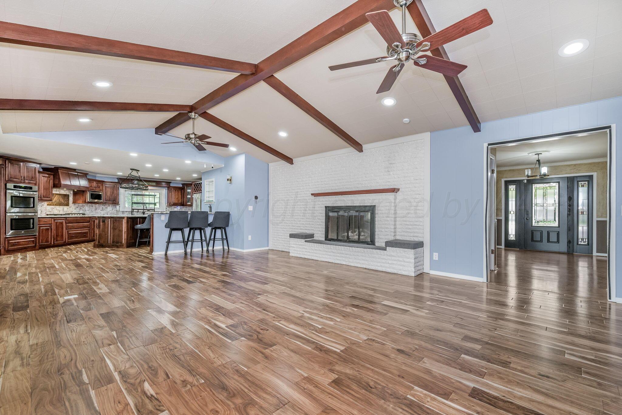 210 N Texas Avenue Property Photo 8