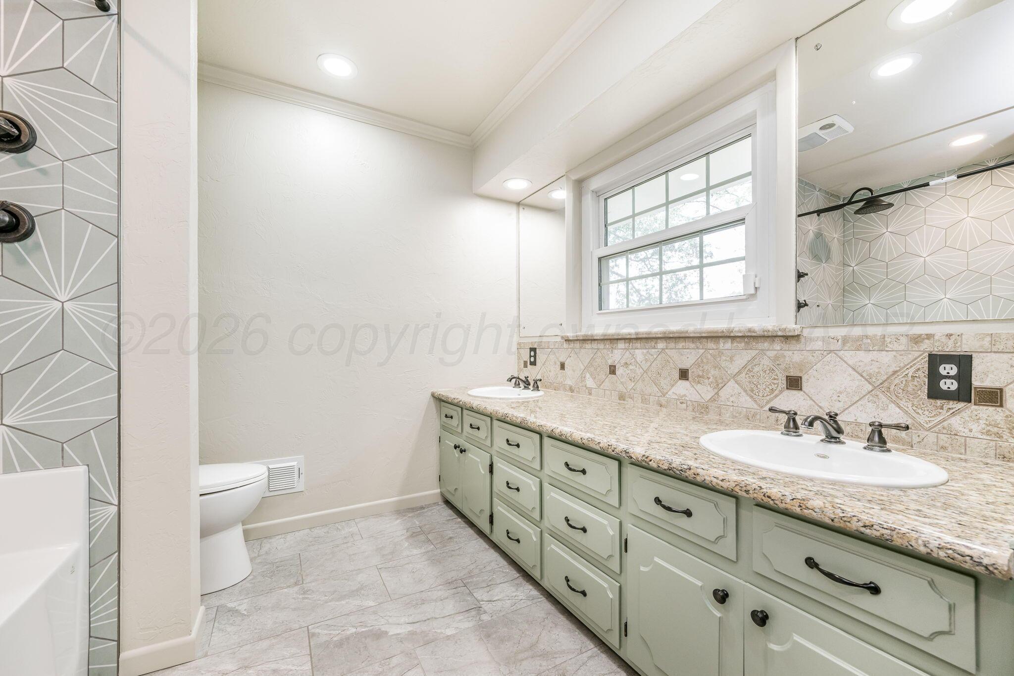 210 N Texas Avenue Property Photo 23