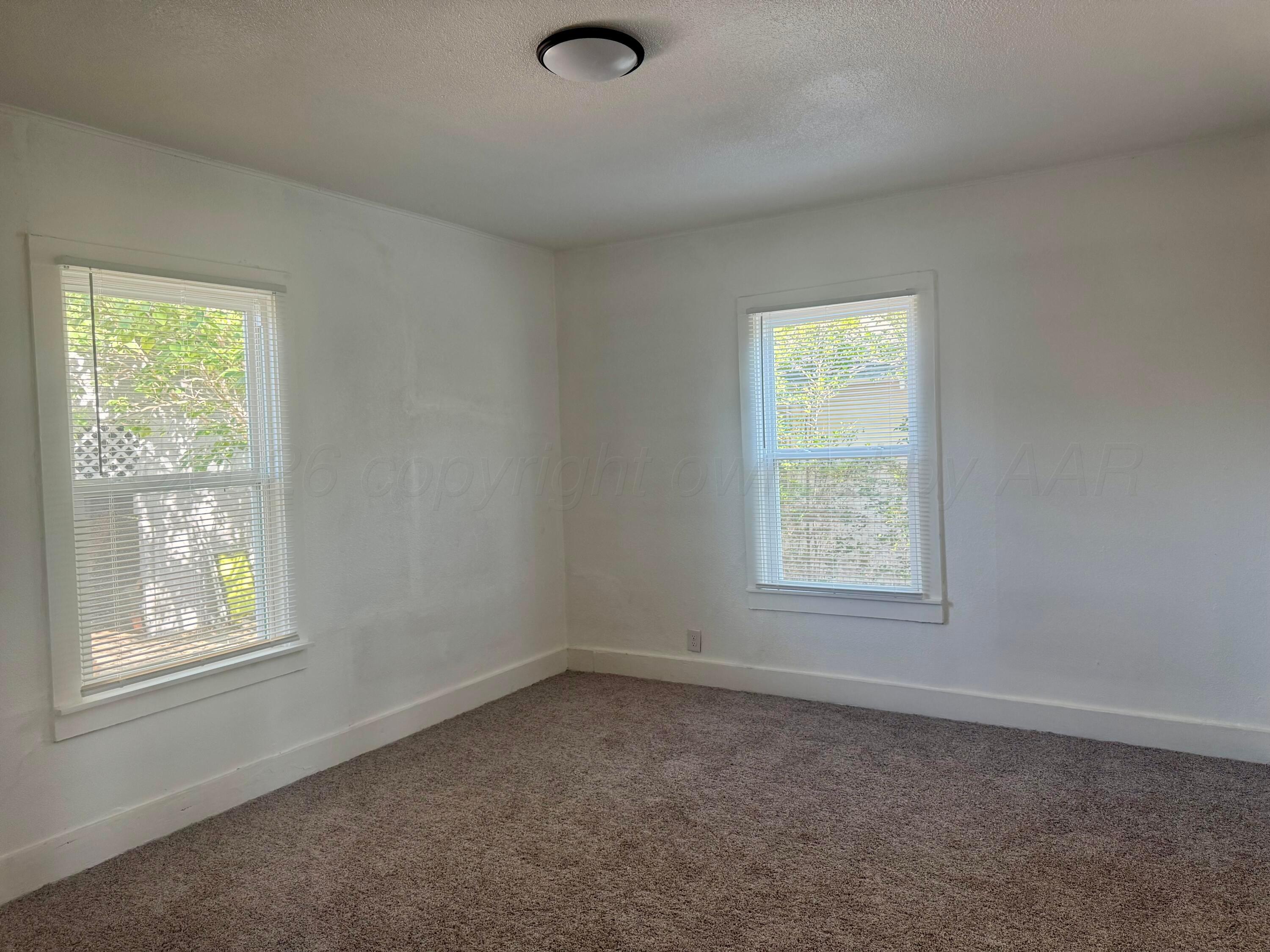 400 S Madden Street Property Photo 6