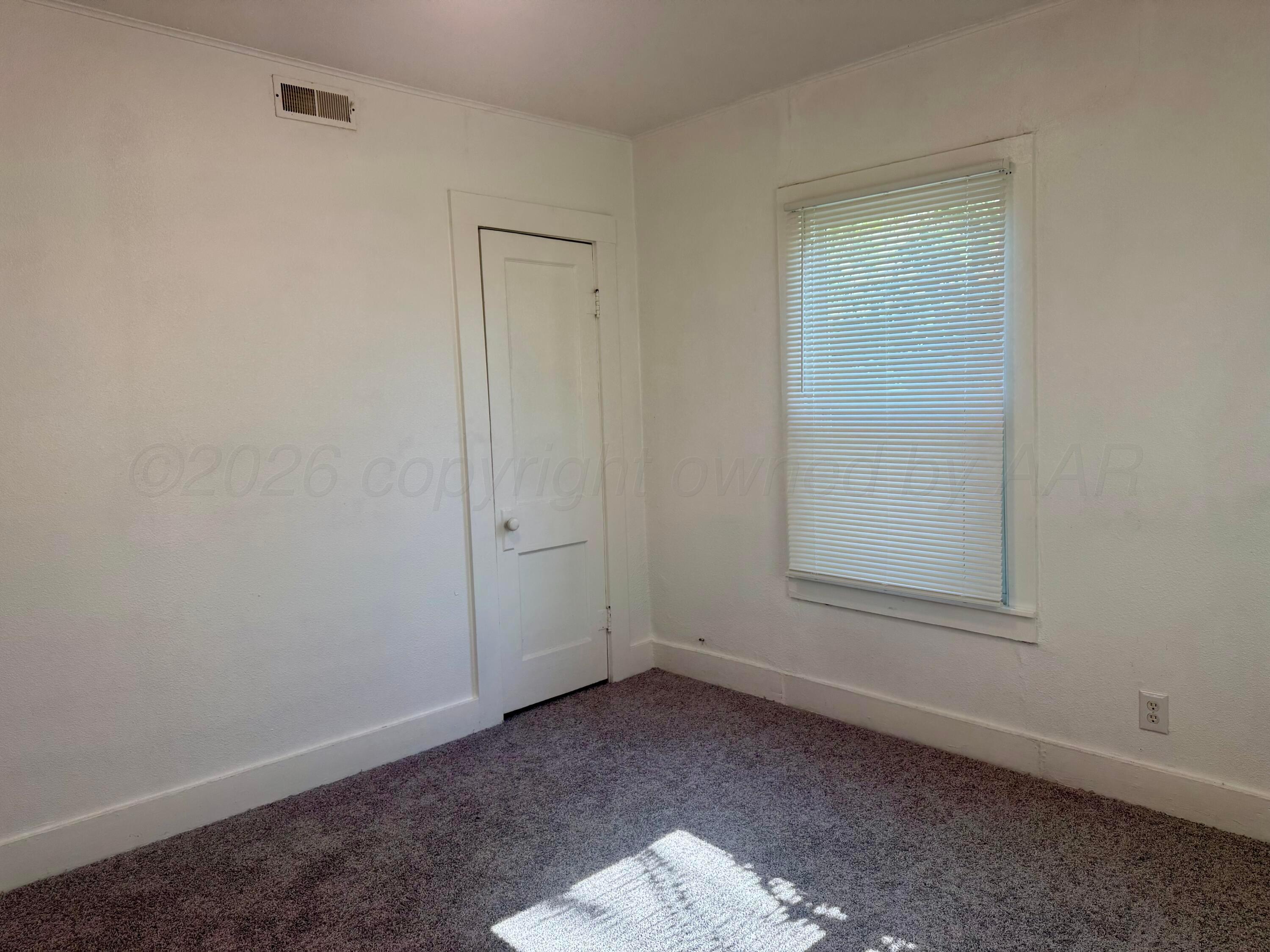 400 S Madden Street Property Photo 7