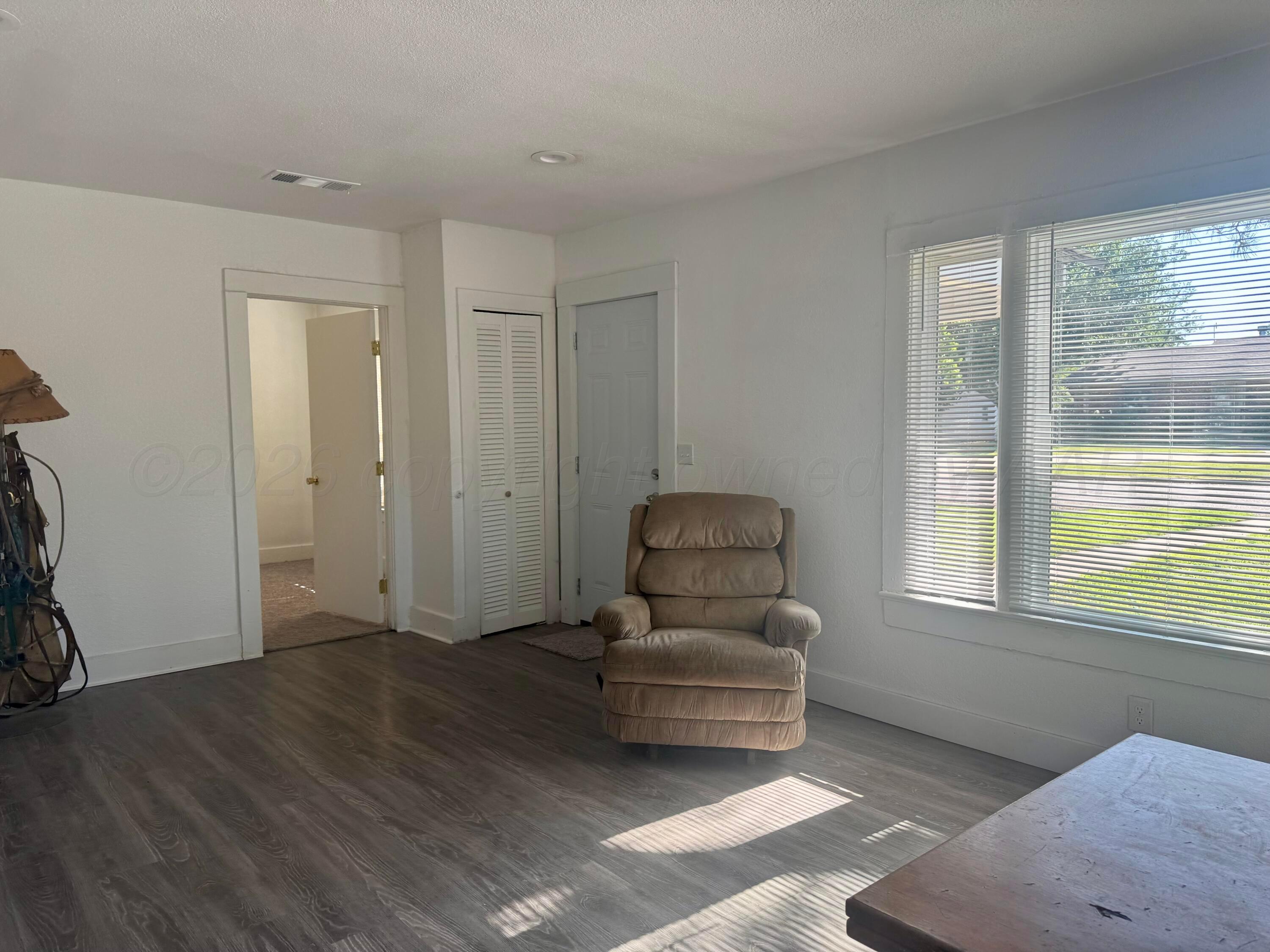 400 S Madden Street Property Photo 9