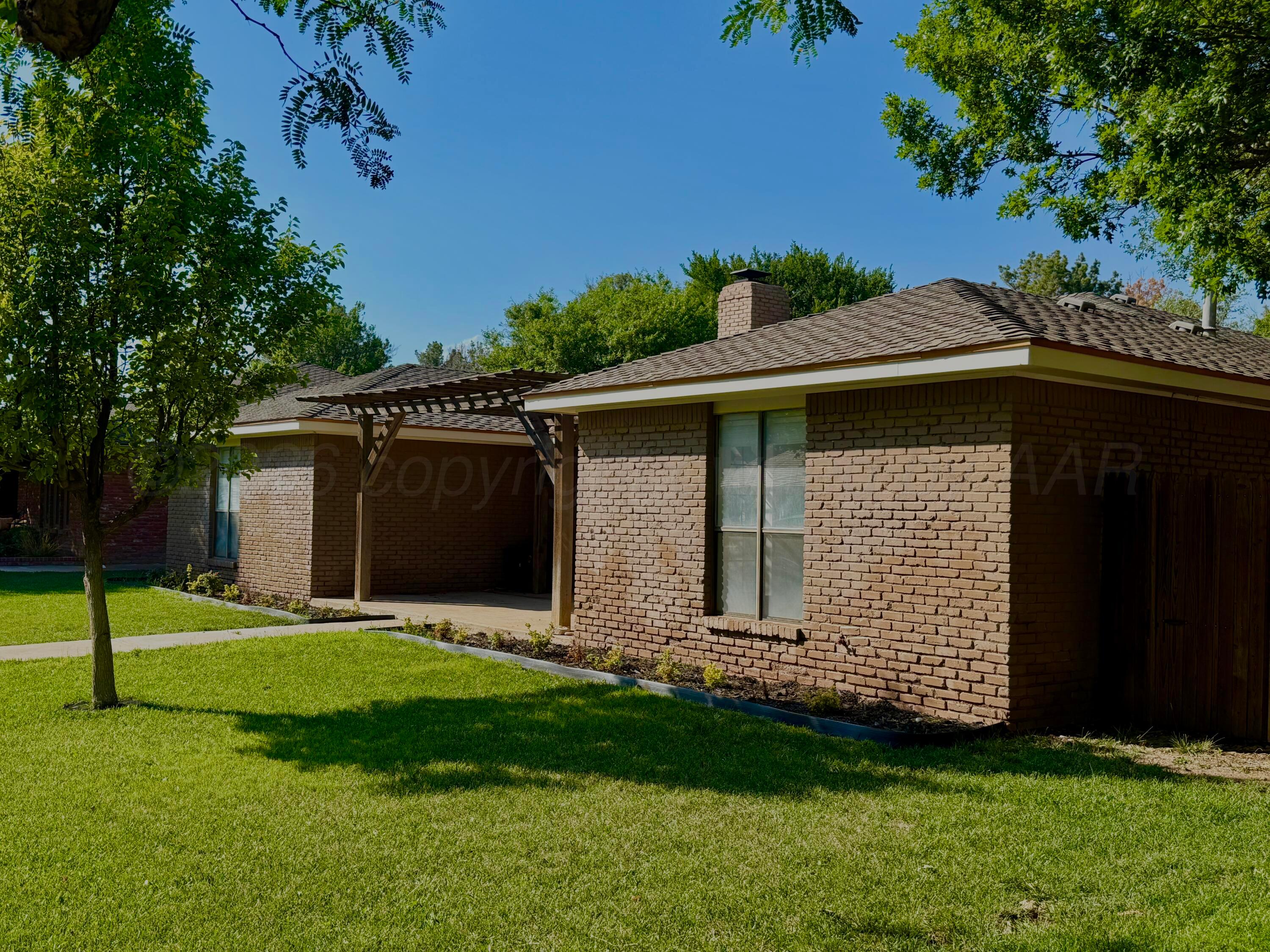 4015 OAKHURST Drive Property Photo 1