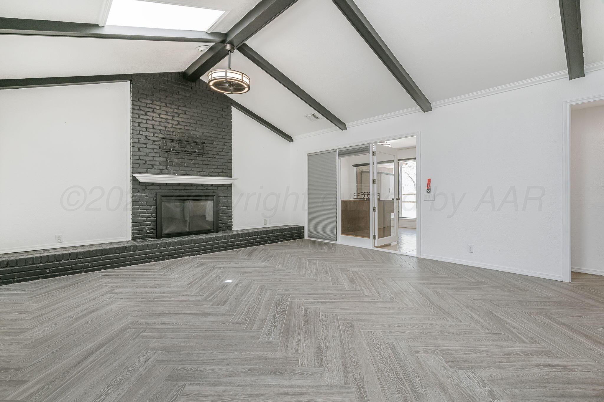 4015 Oakhurst Drive Property Photo 4