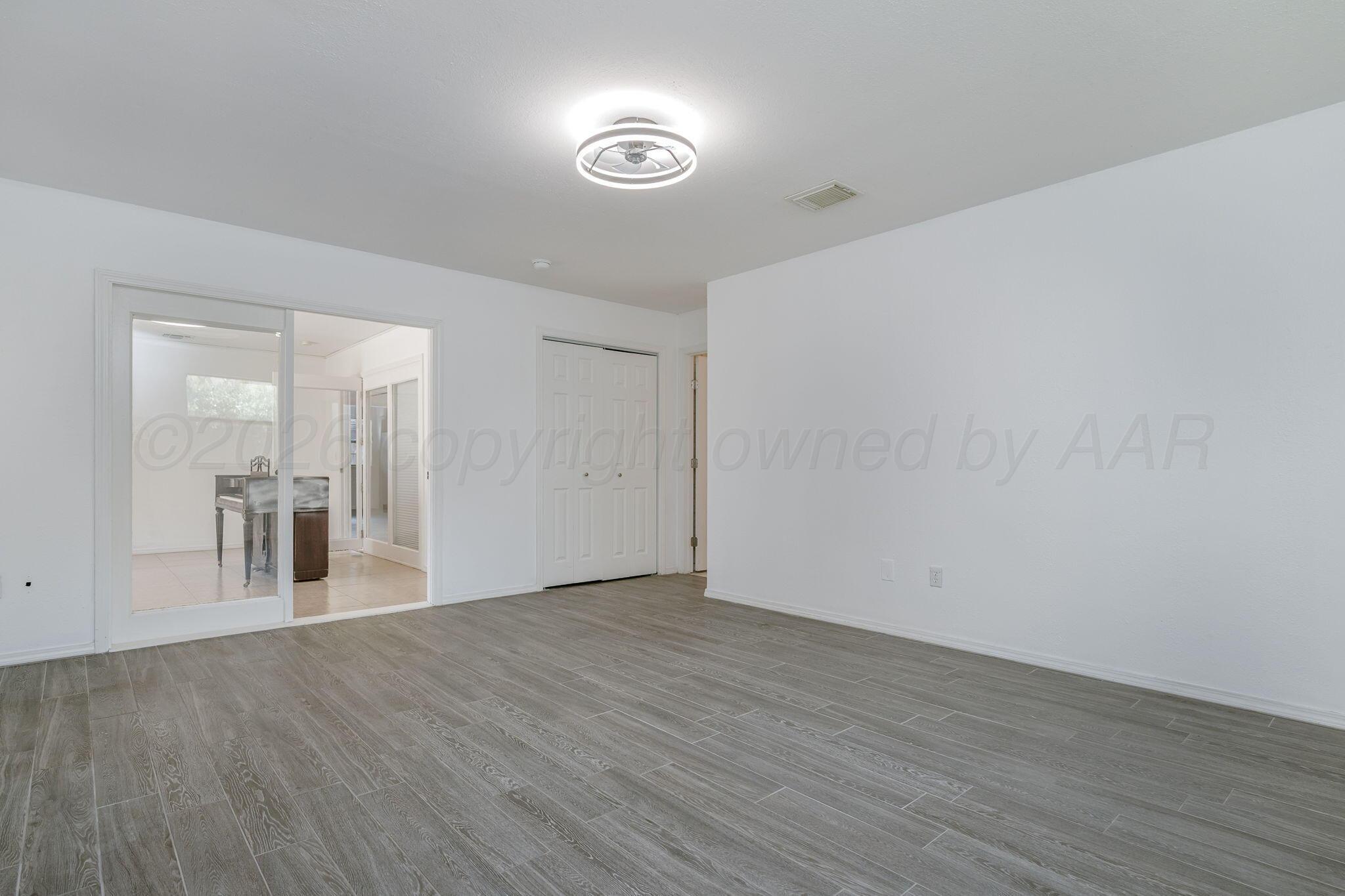 4015 Oakhurst Drive Property Photo 13