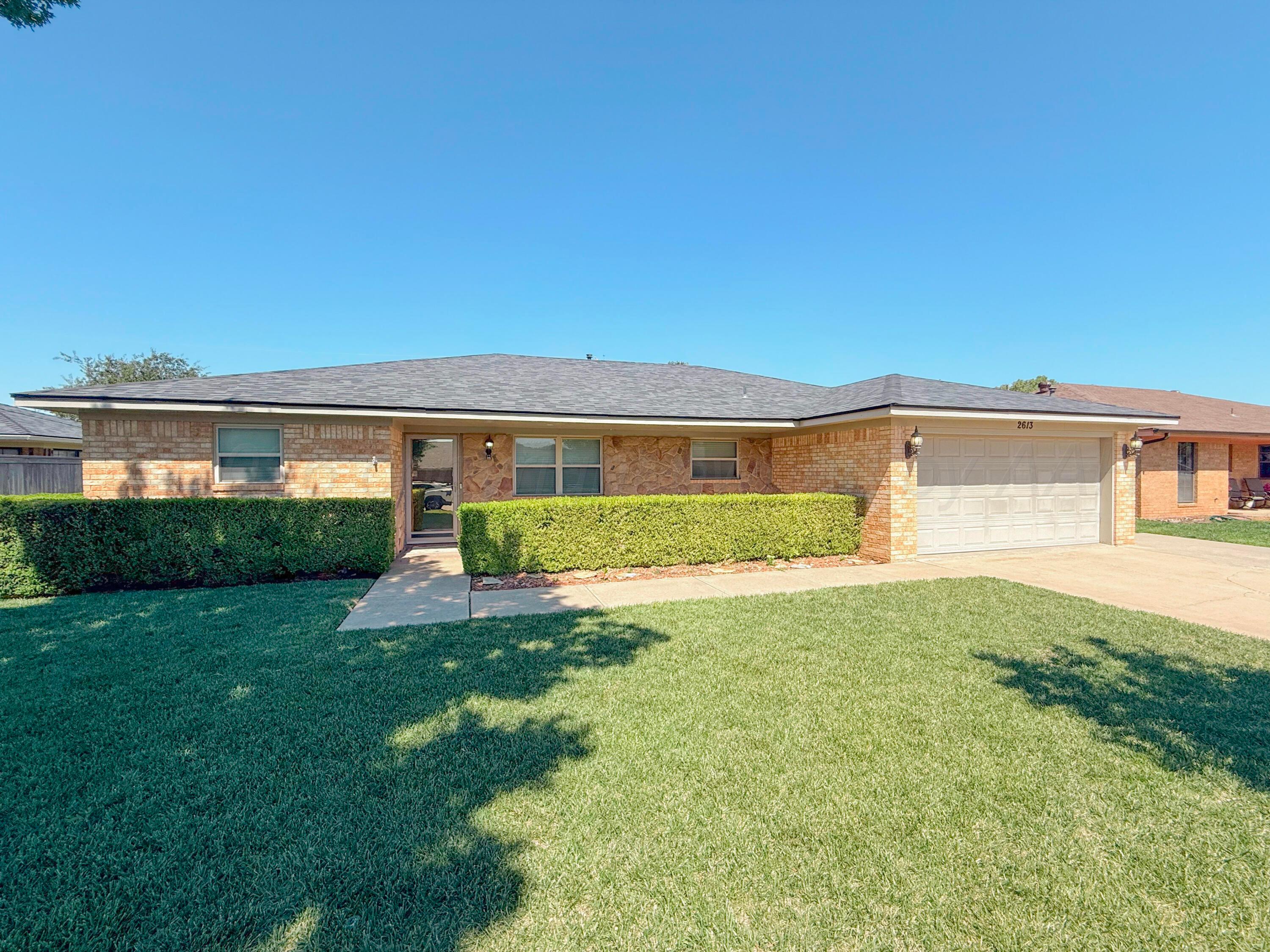 2613 N FIR Street Property Photo 1