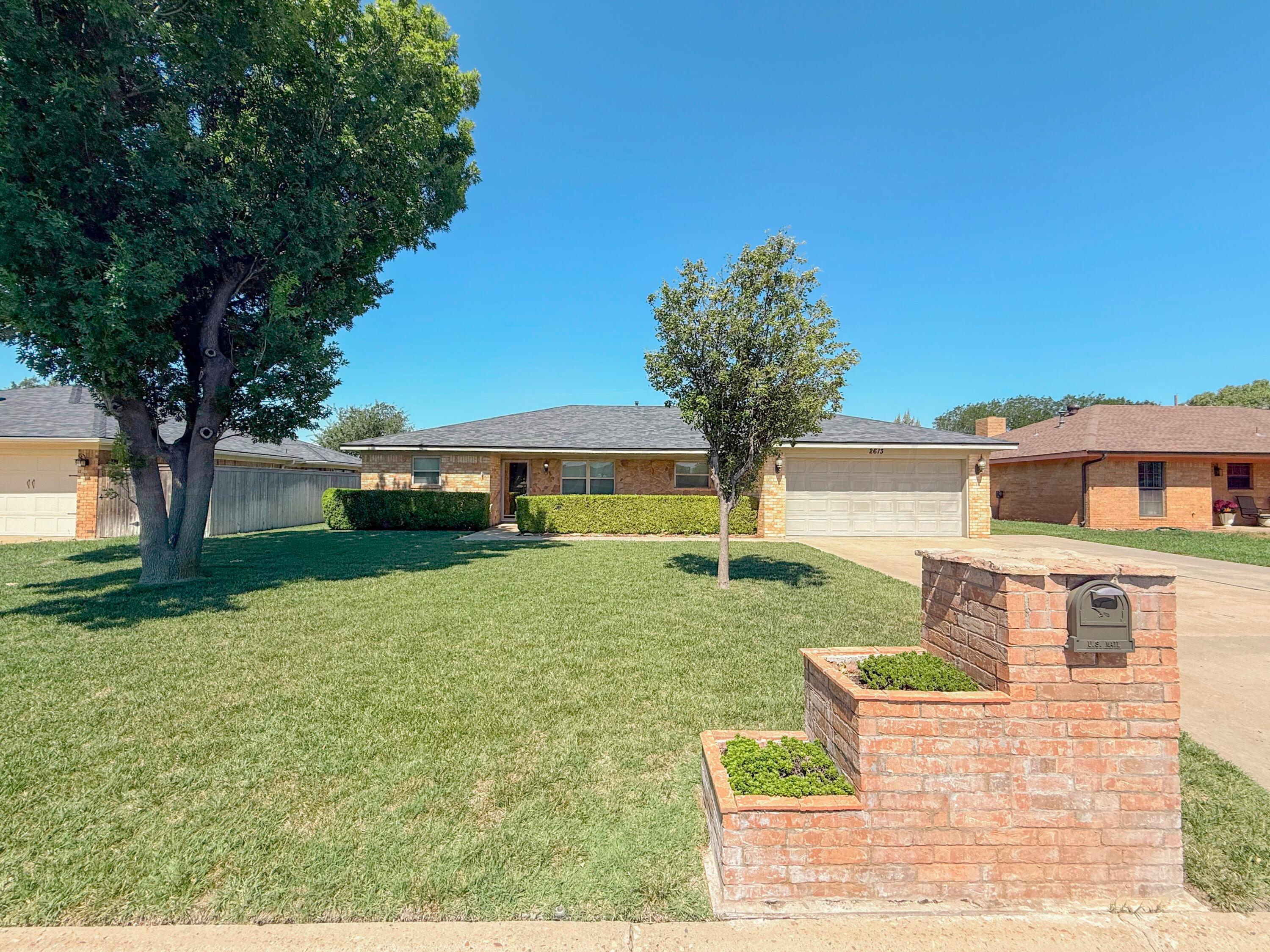 2613 N Fir Street Property Photo 2