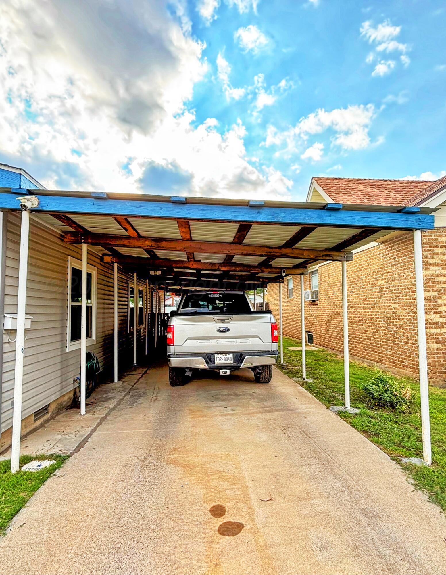1010 S Baylor Street Property Photo 3