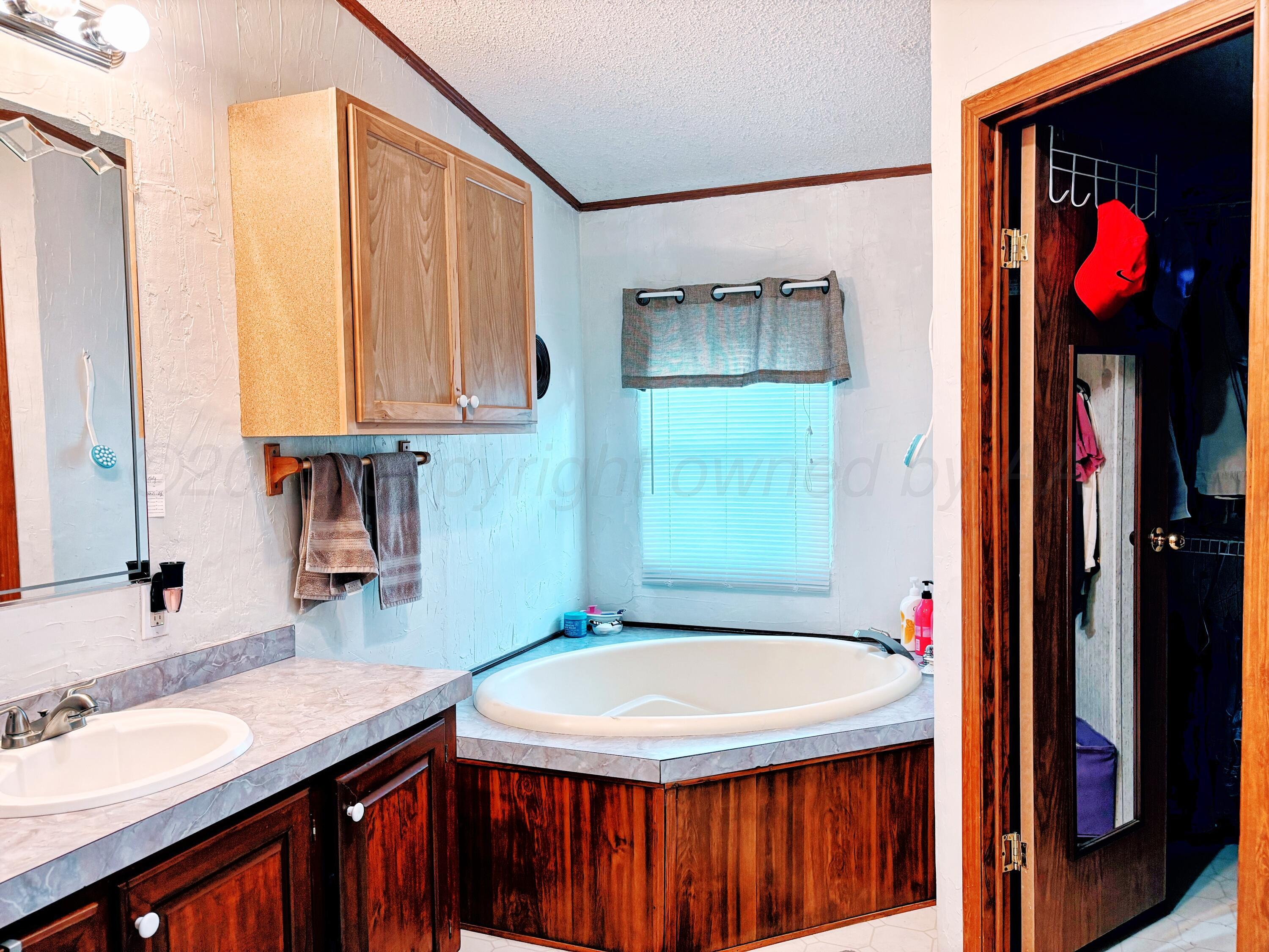 1010 S Baylor Street Property Photo 14