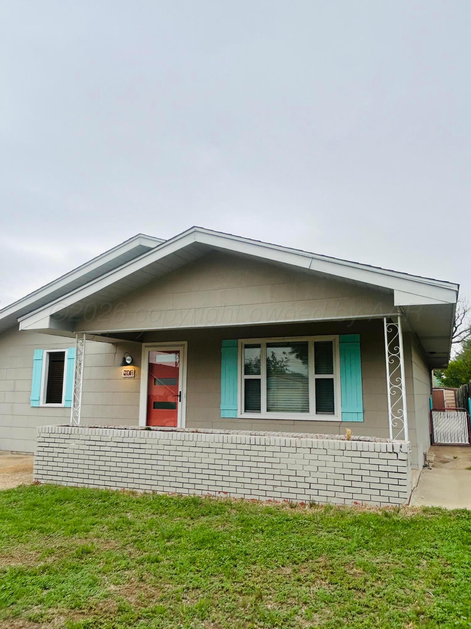 709 S 6th Street Property Photo 2