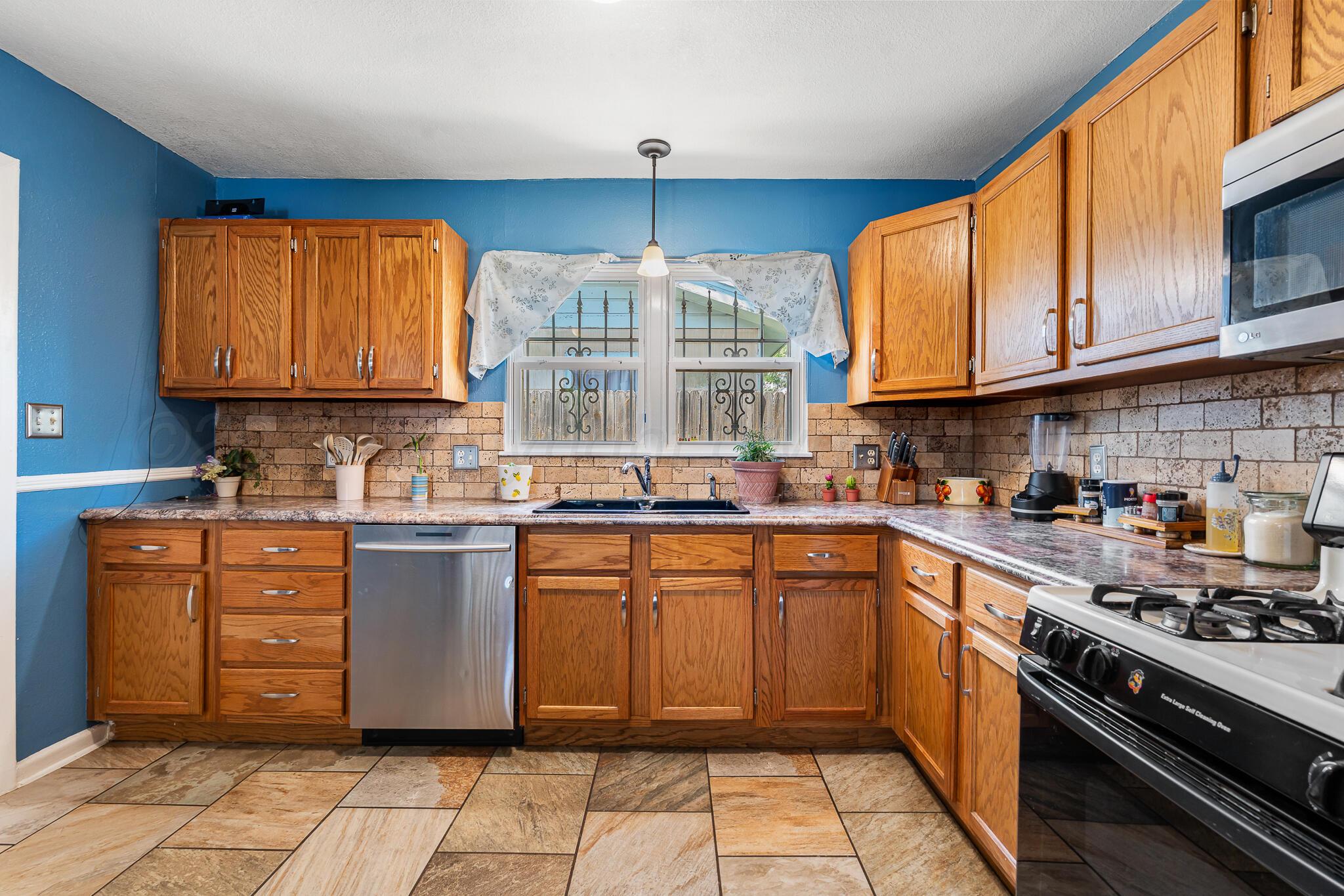 2811 Carter Street Property Photo 6