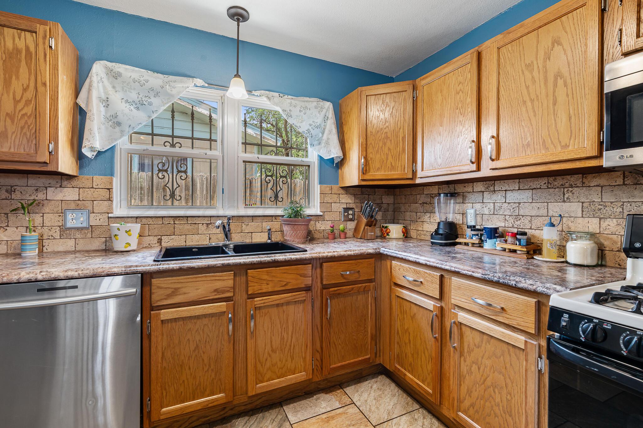 2811 Carter Street Property Photo 9