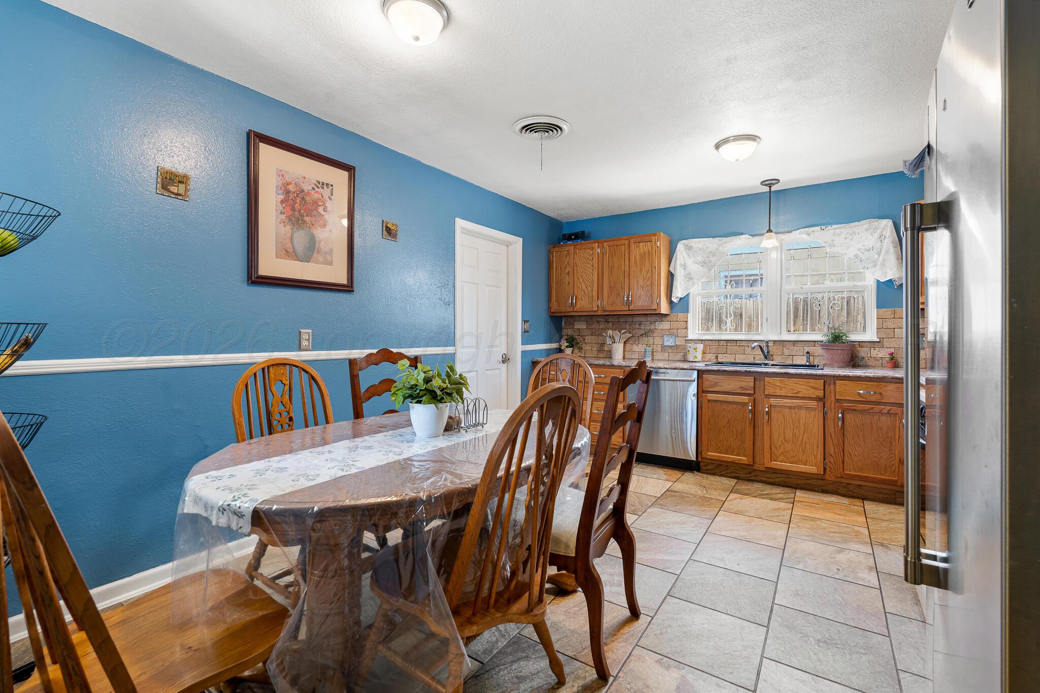 2811 Carter Street Property Photo 11